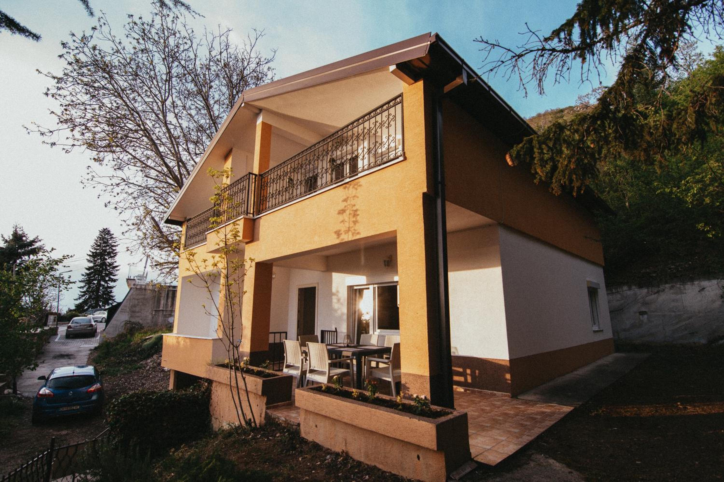 Photo 9