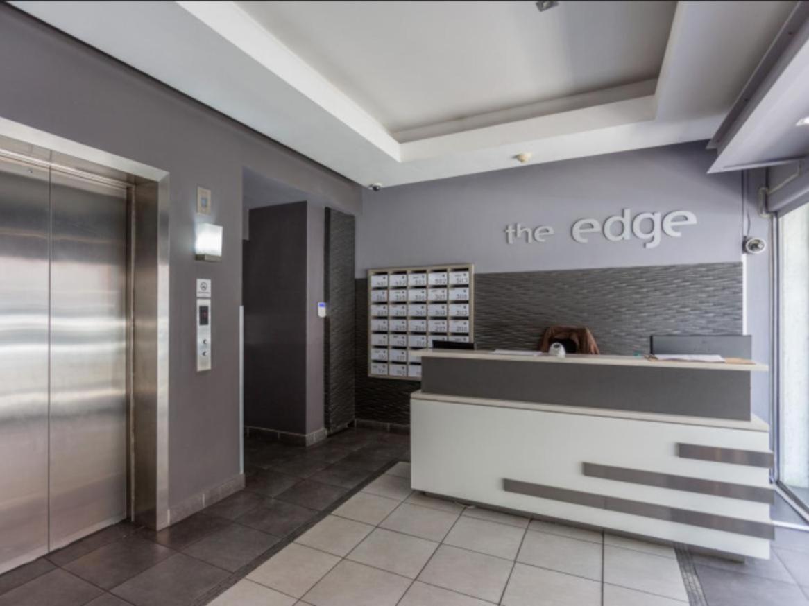 Edgy On Bree view 3