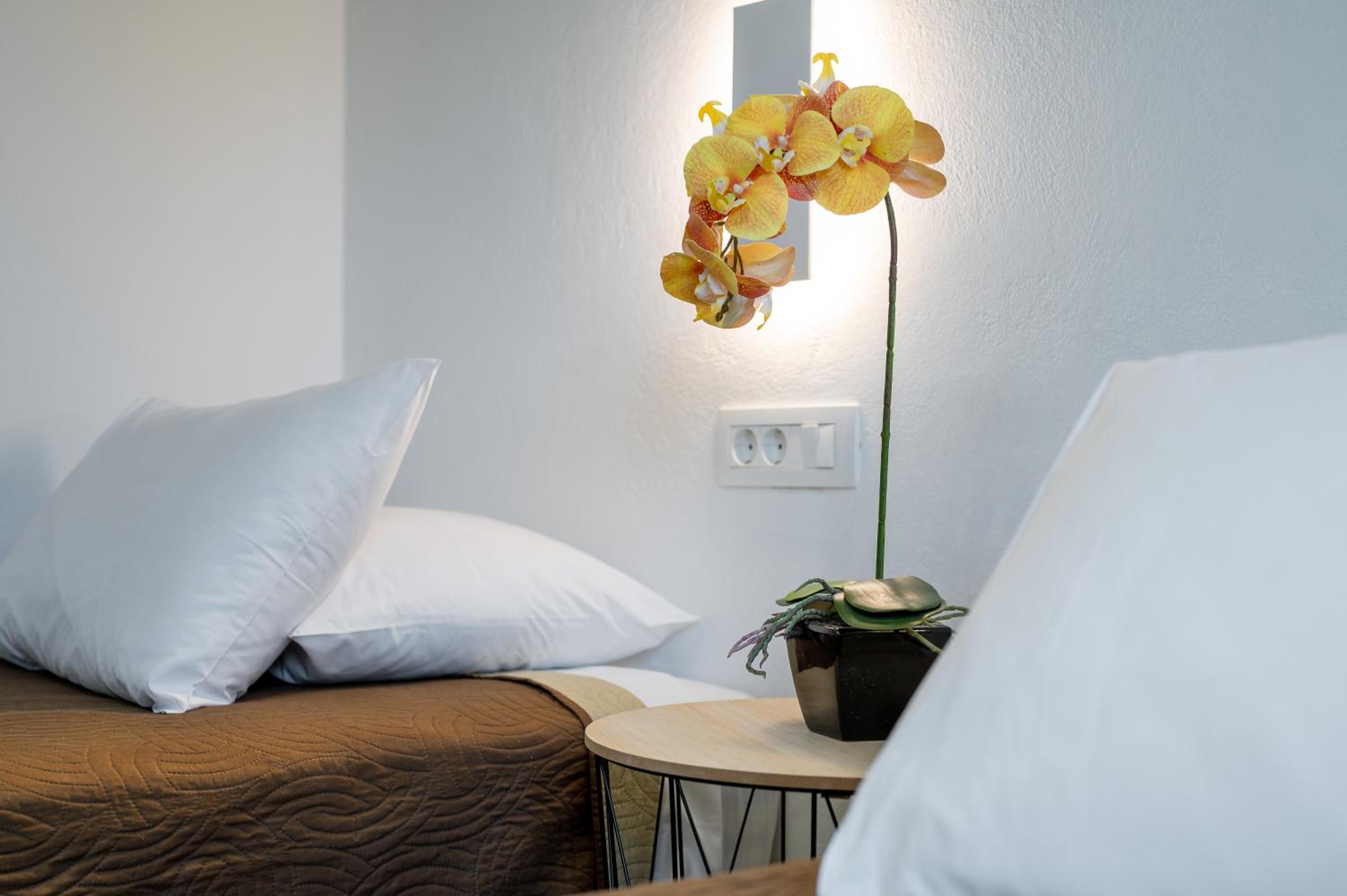 Christianna & George Luxury Hot Tub Apartment photo 3