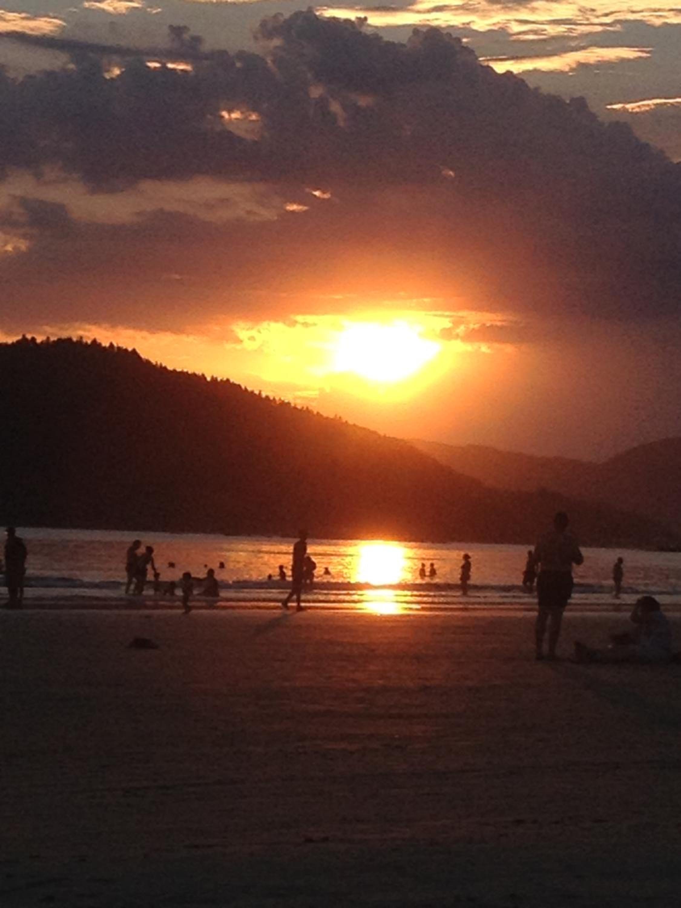 Casa confortável p 13 praia Itaguá Ubatuba