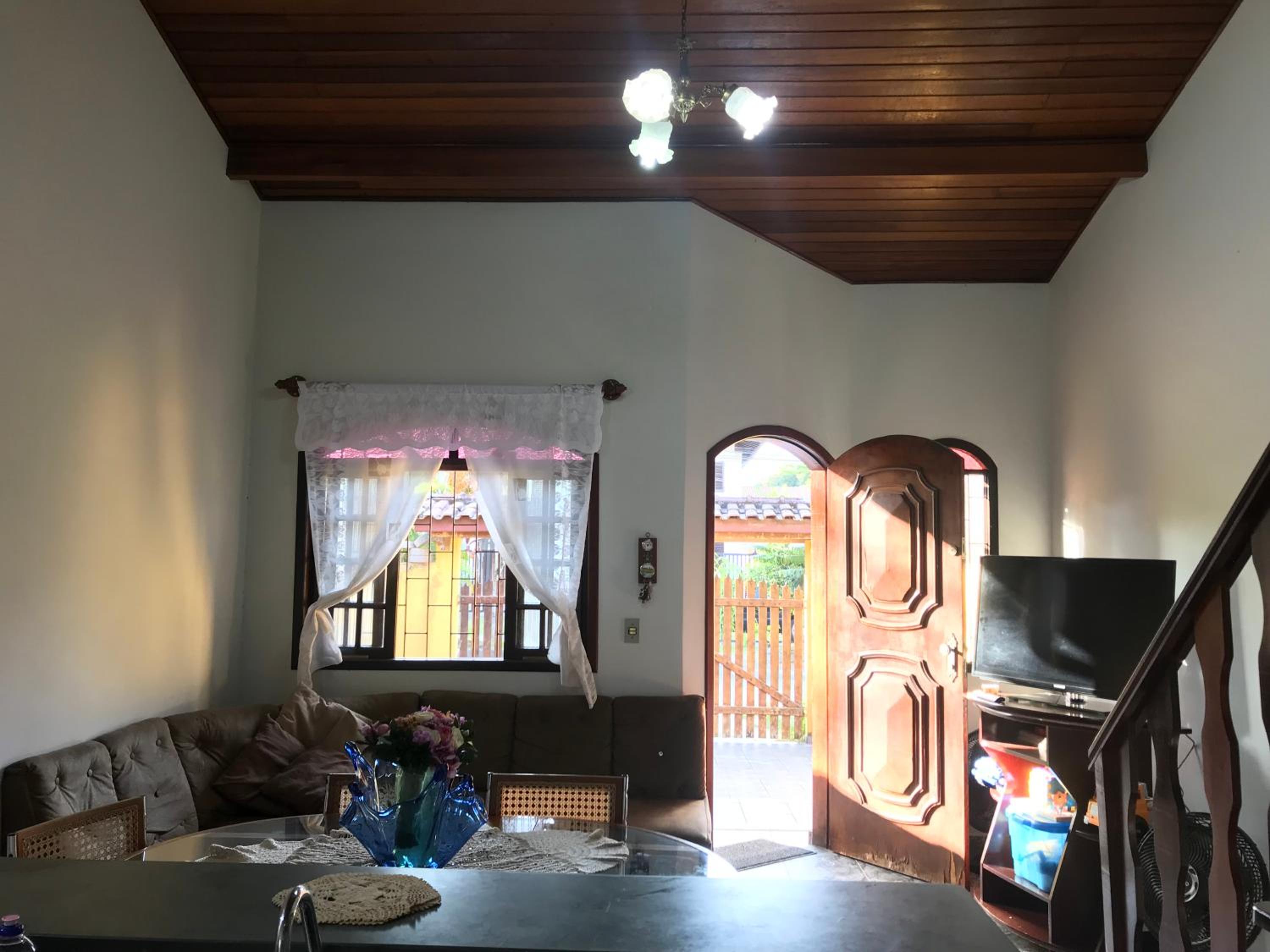 Casa confortável p 13 praia Itaguá Ubatuba