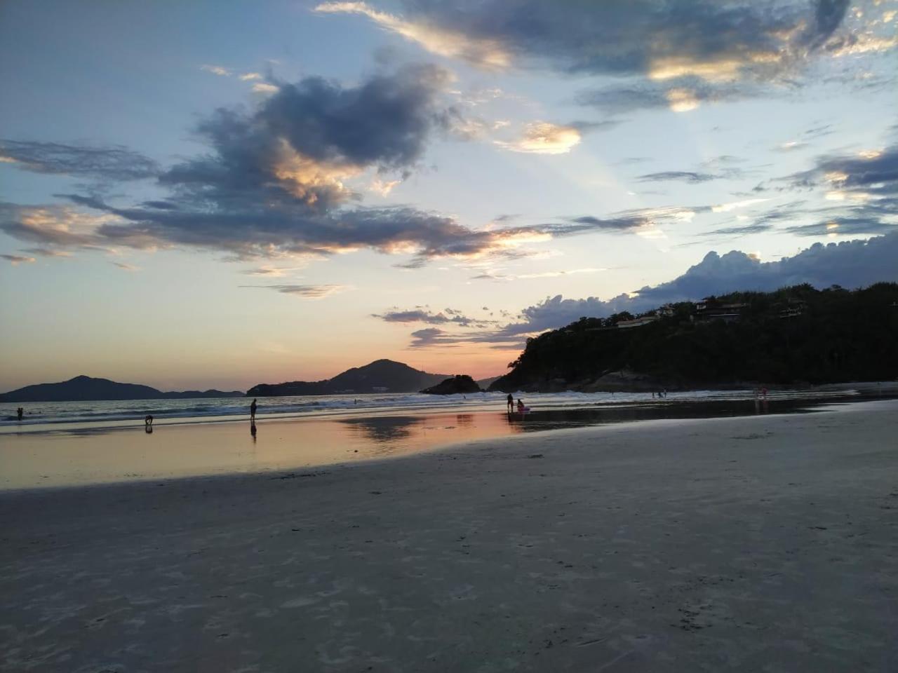 Casa confortável p 13 praia Itaguá Ubatuba