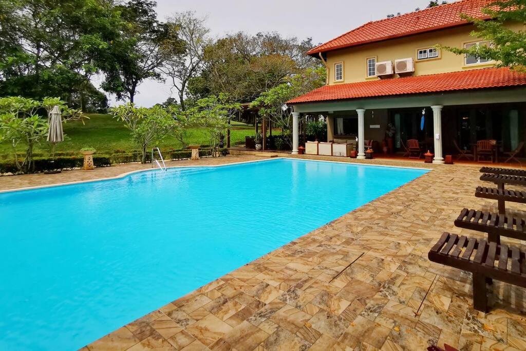 Tiara Golf Villa With Pool