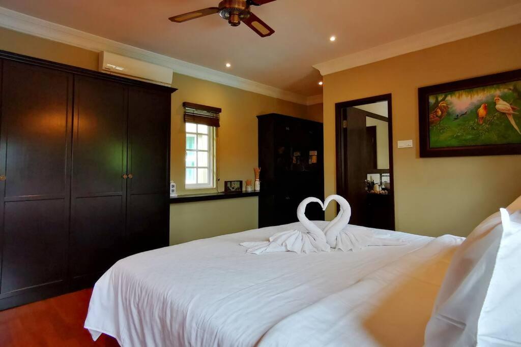 Tiara Golf Villa With Pool