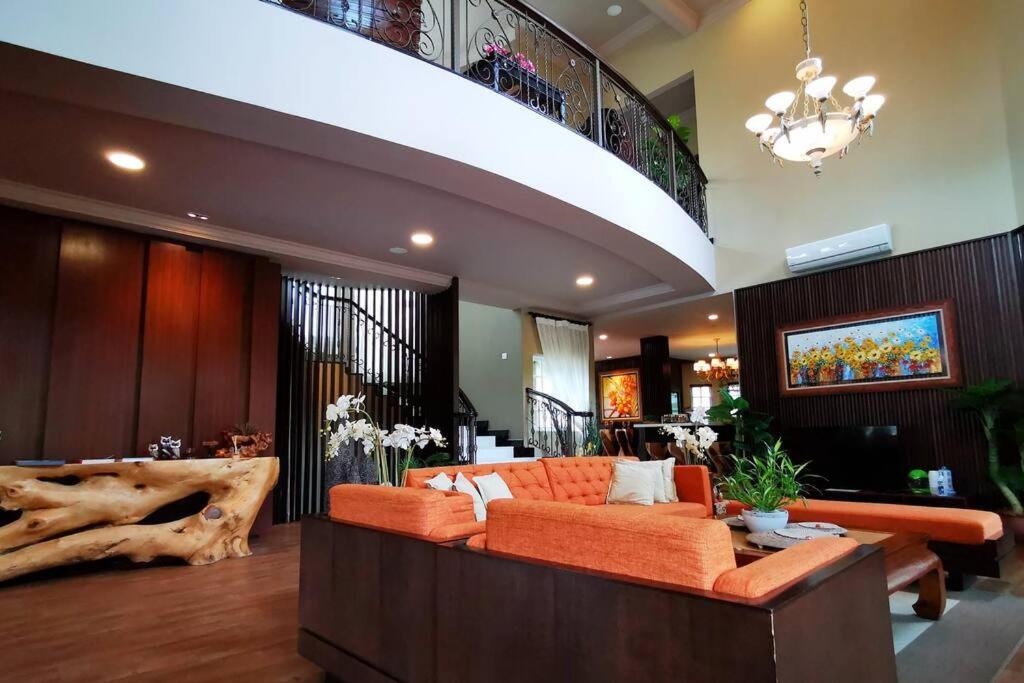 Tiara Golf Villa With Pool