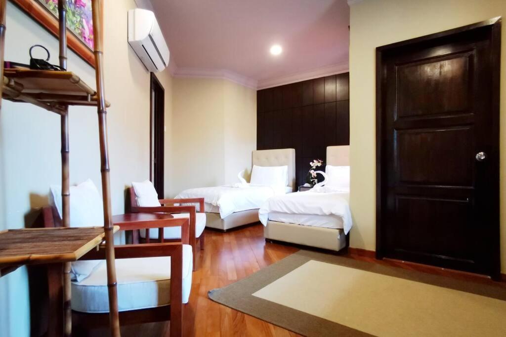 Tiara Golf Villa With Pool