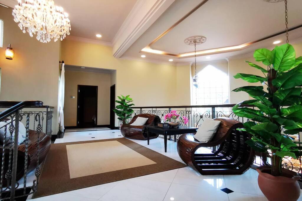 Tiara Golf Villa With Pool