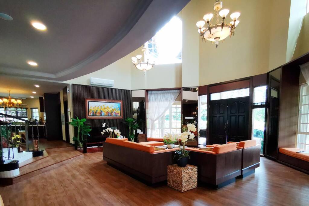 Tiara Golf Villa With Pool