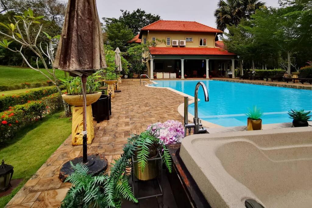 Tiara Golf Villa With Pool