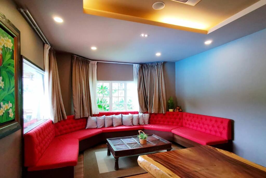 Tiara Golf Villa With Pool