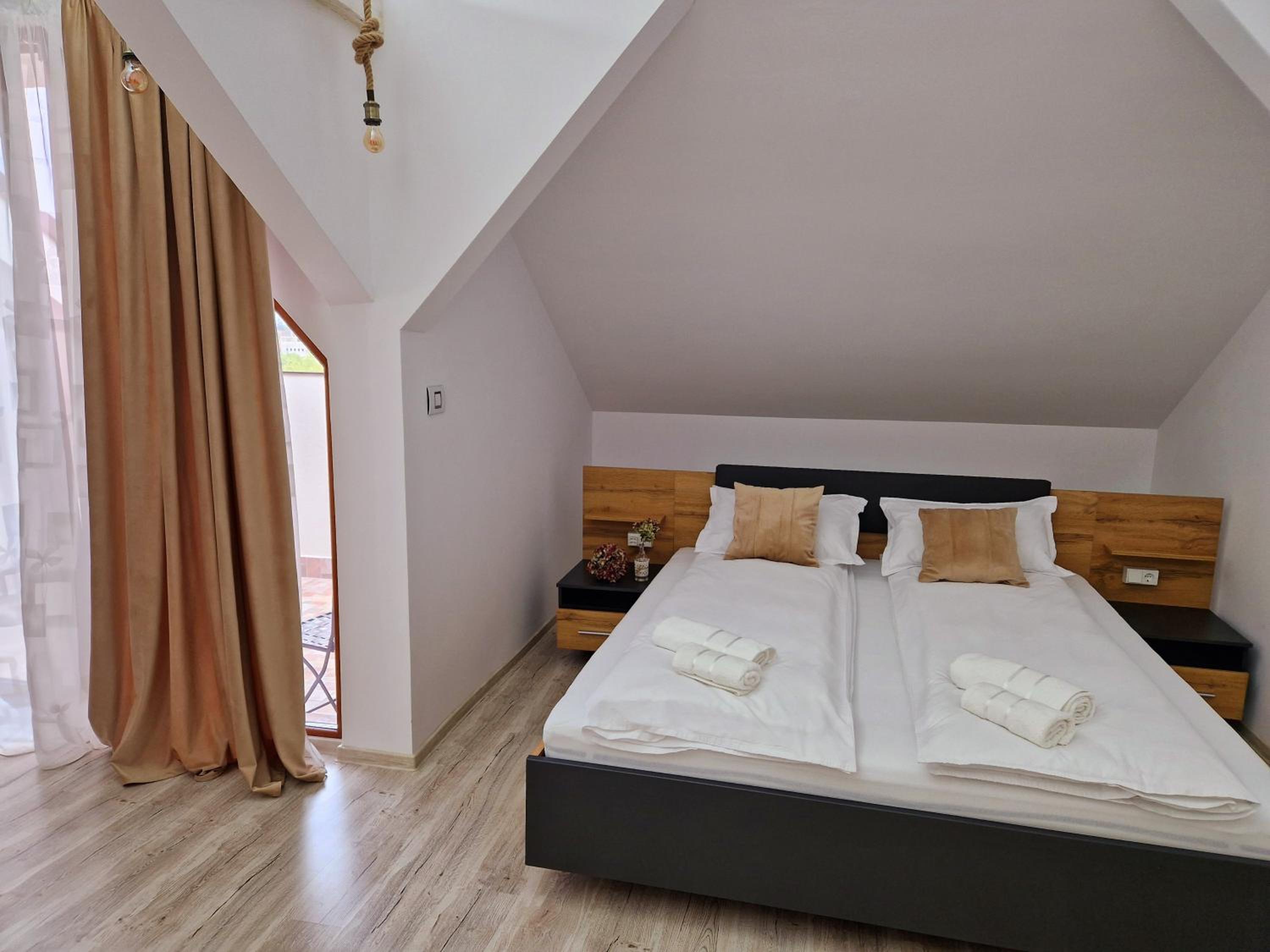 ORI Orange Studio Malul Mureșului