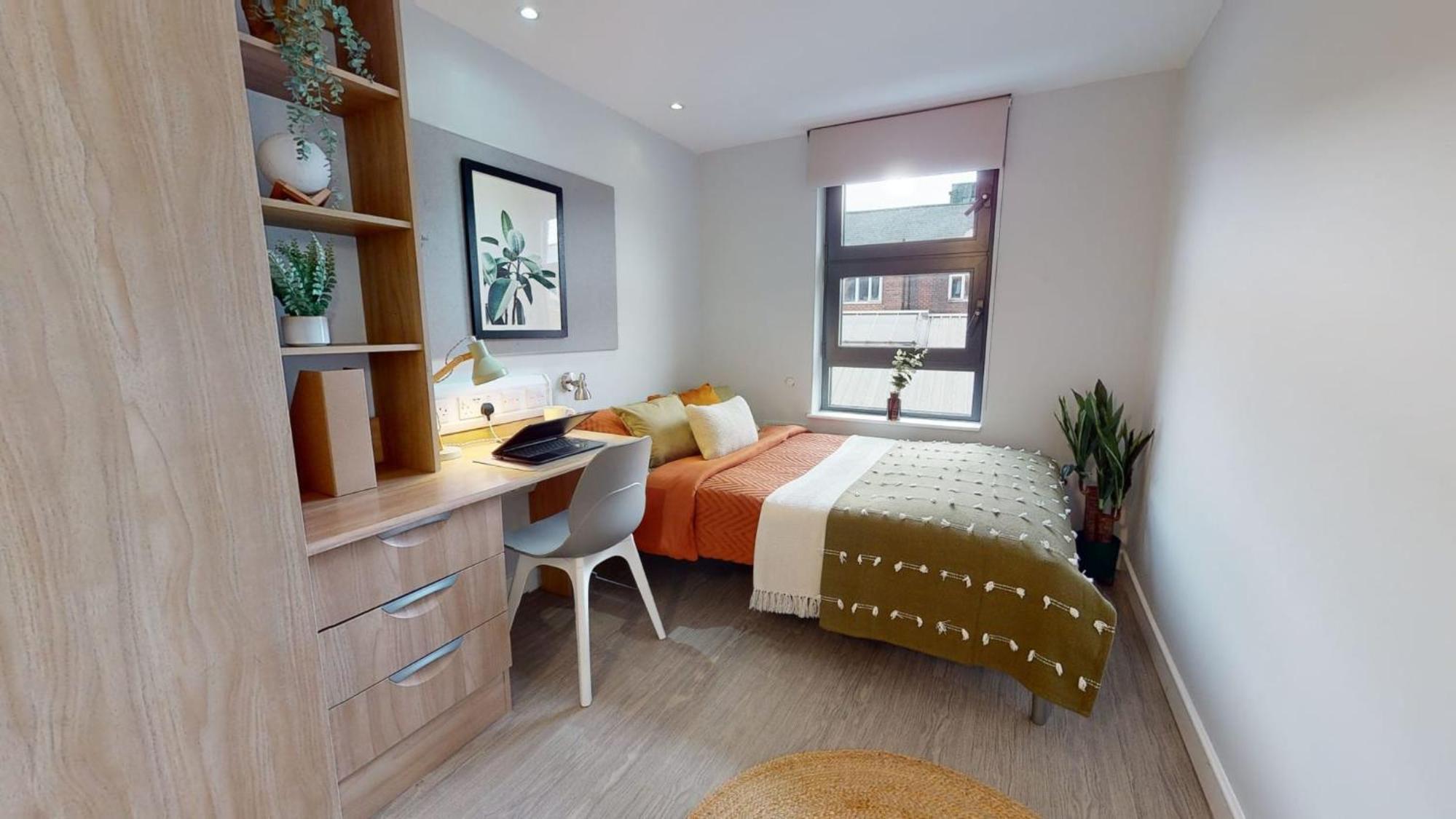 Ensuite Bedrooms With Shared Kitchen and 5 Bedroom Apartments at iQ Steel in Sheffield