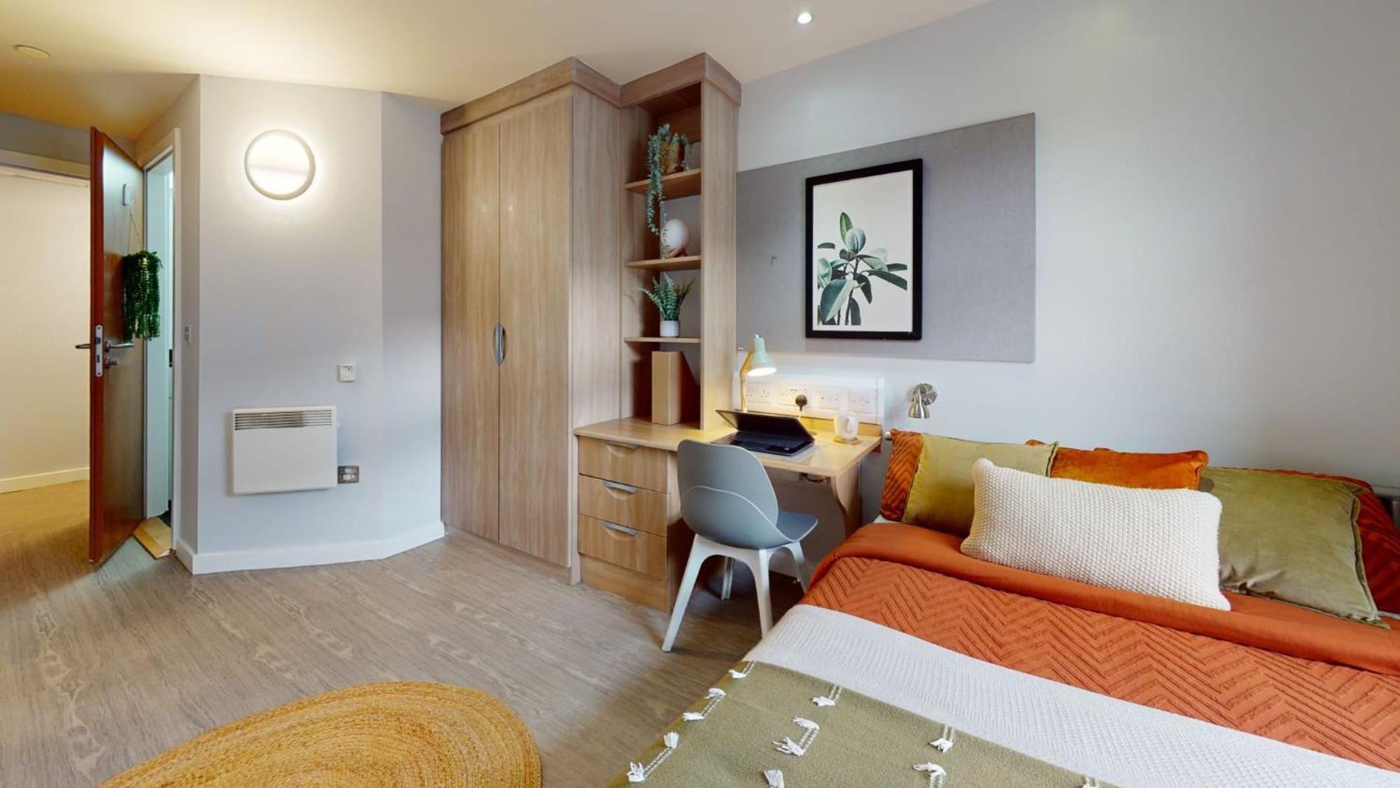 Ensuite Bedrooms With Shared Kitchen and 5 Bedroom Apartments at iQ Steel in Sheffield