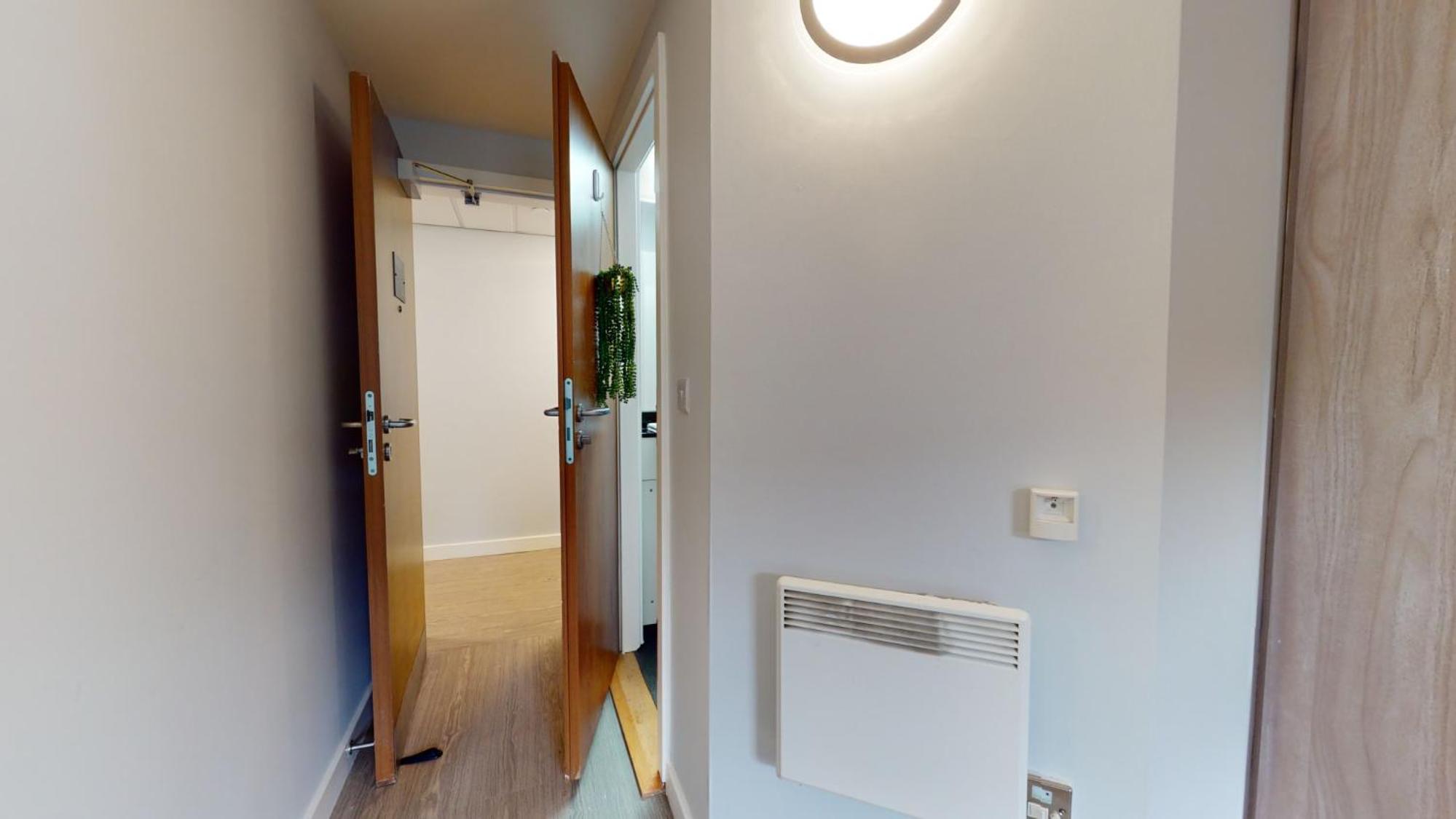 Ensuite Bedrooms With Shared Kitchen and 5 Bedroom Apartments at iQ Steel in Sheffield