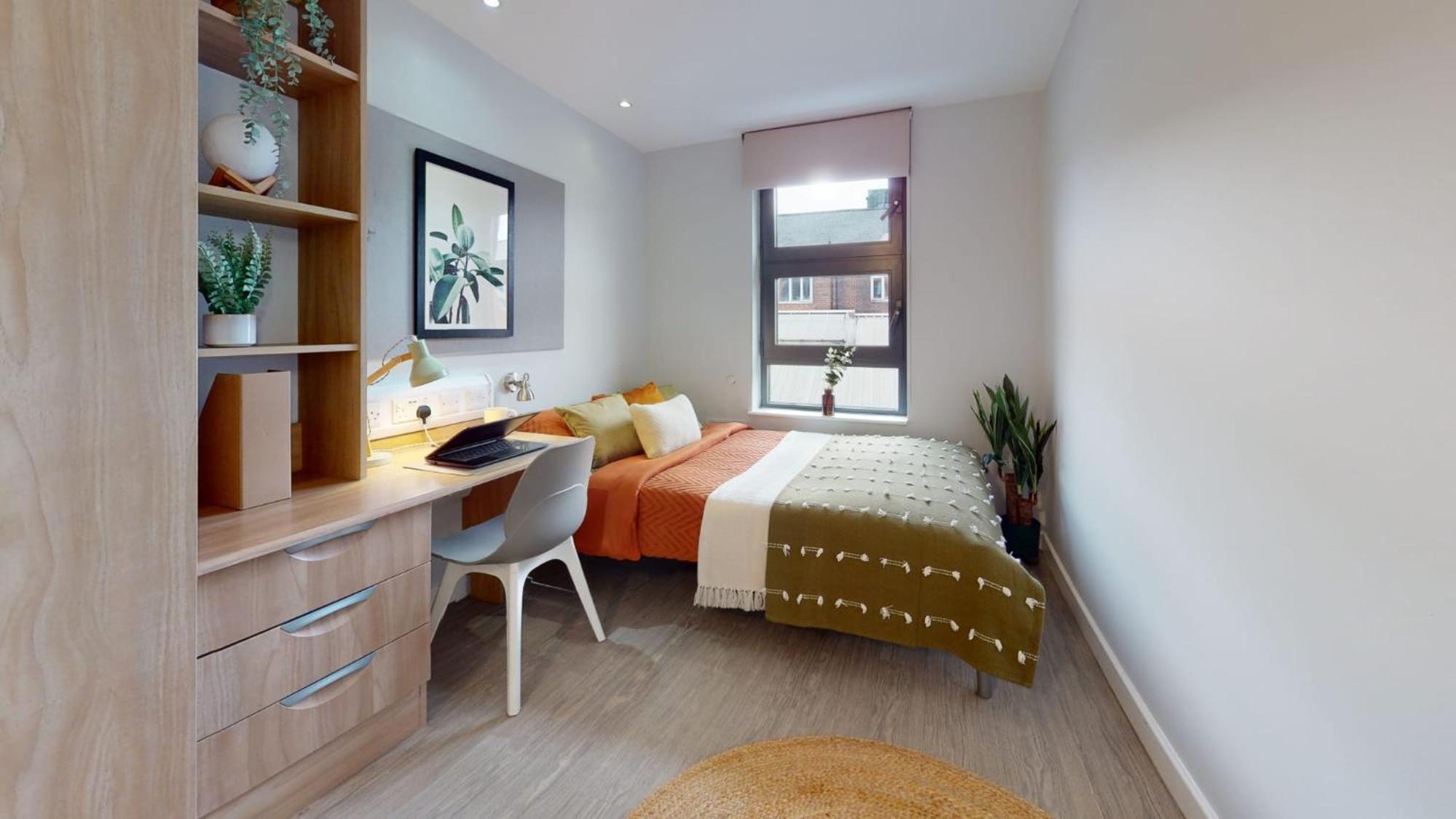 Ensuite Bedrooms With Shared Kitchen and 5 Bedroom Apartments at iQ Steel in Sheffield