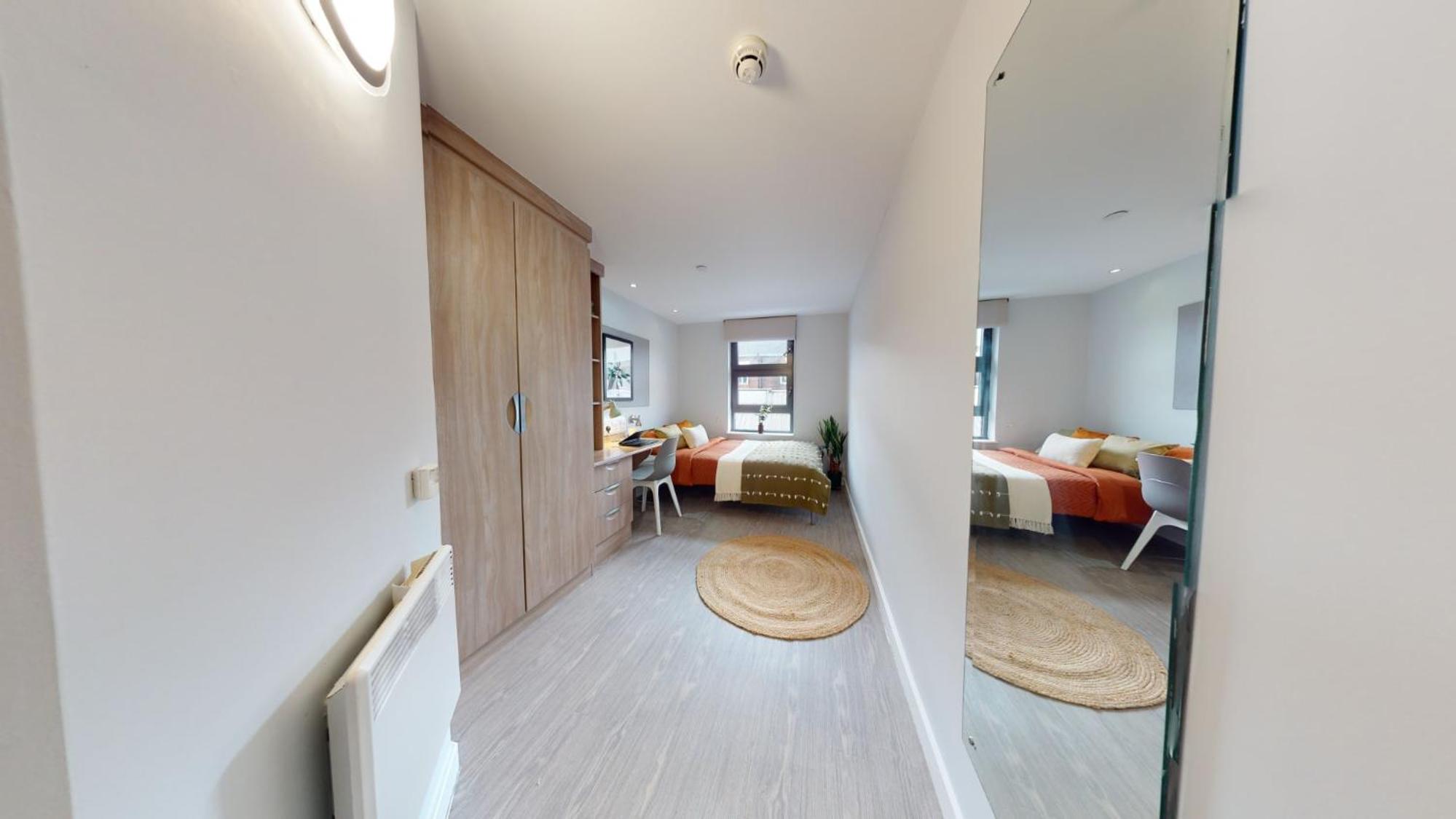 Ensuite Bedrooms With Shared Kitchen and 5 Bedroom Apartments at iQ Steel in Sheffield
