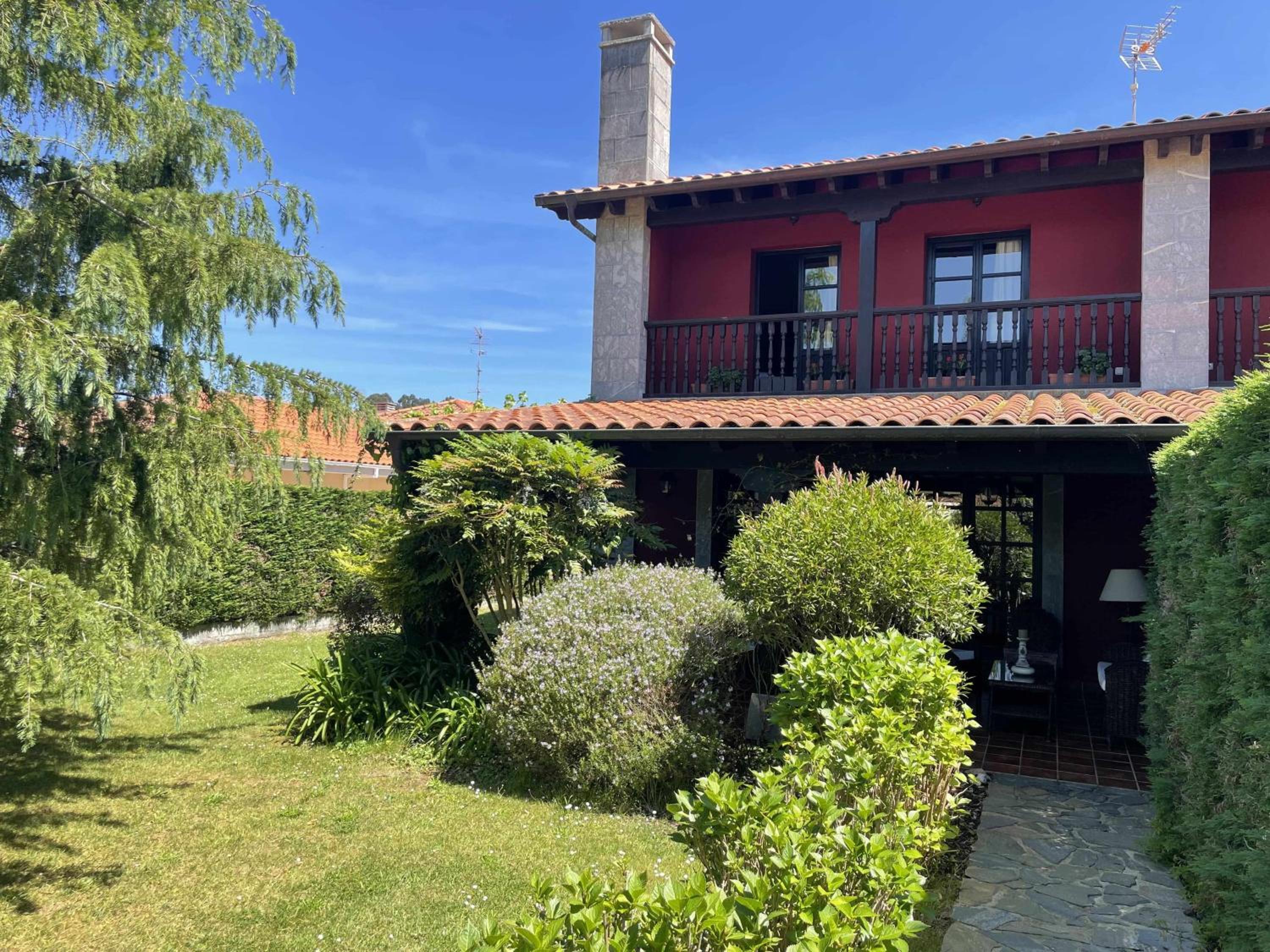 Villa en Llanes con jardín cerca playa - Castañín