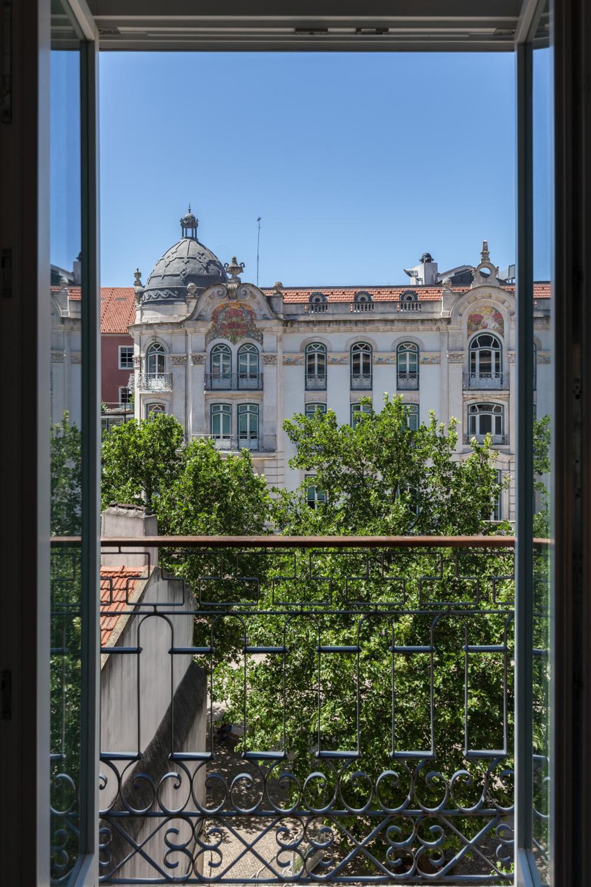 FLH Intendente Modern Mezzanine with Balcony view 3