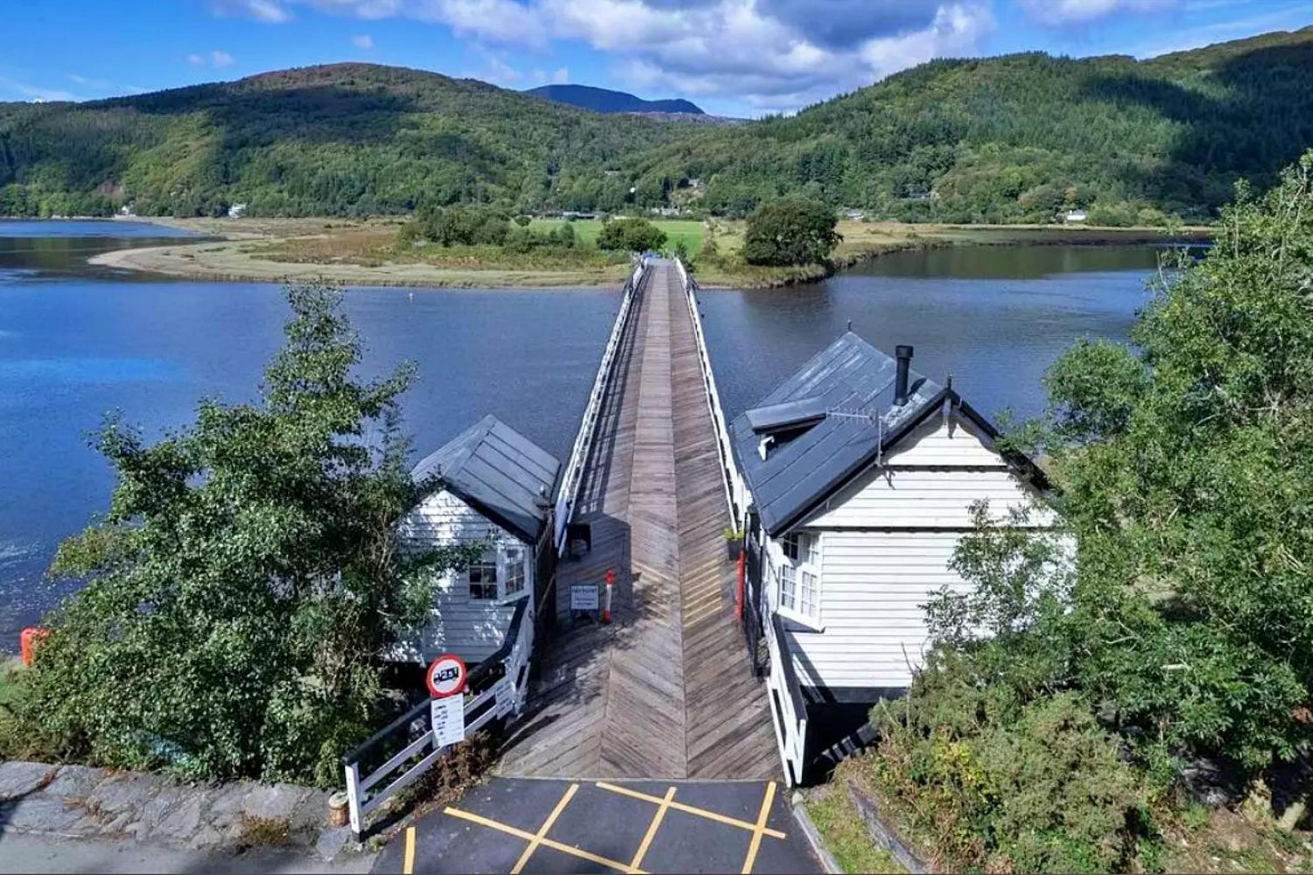 Finest Retreats - Toll Bridge Cottage view 3