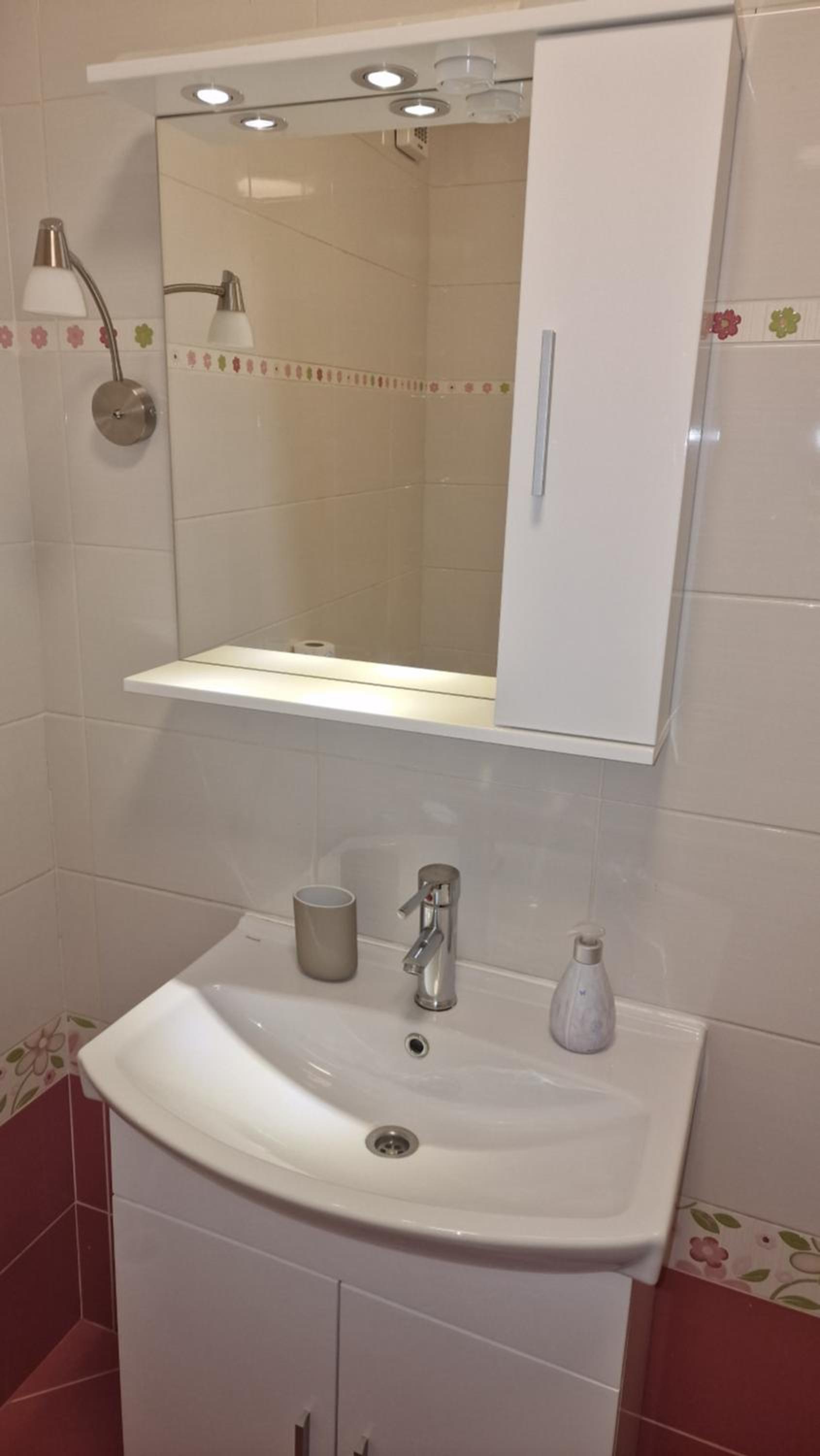 Lovely condo with free parking view 2
