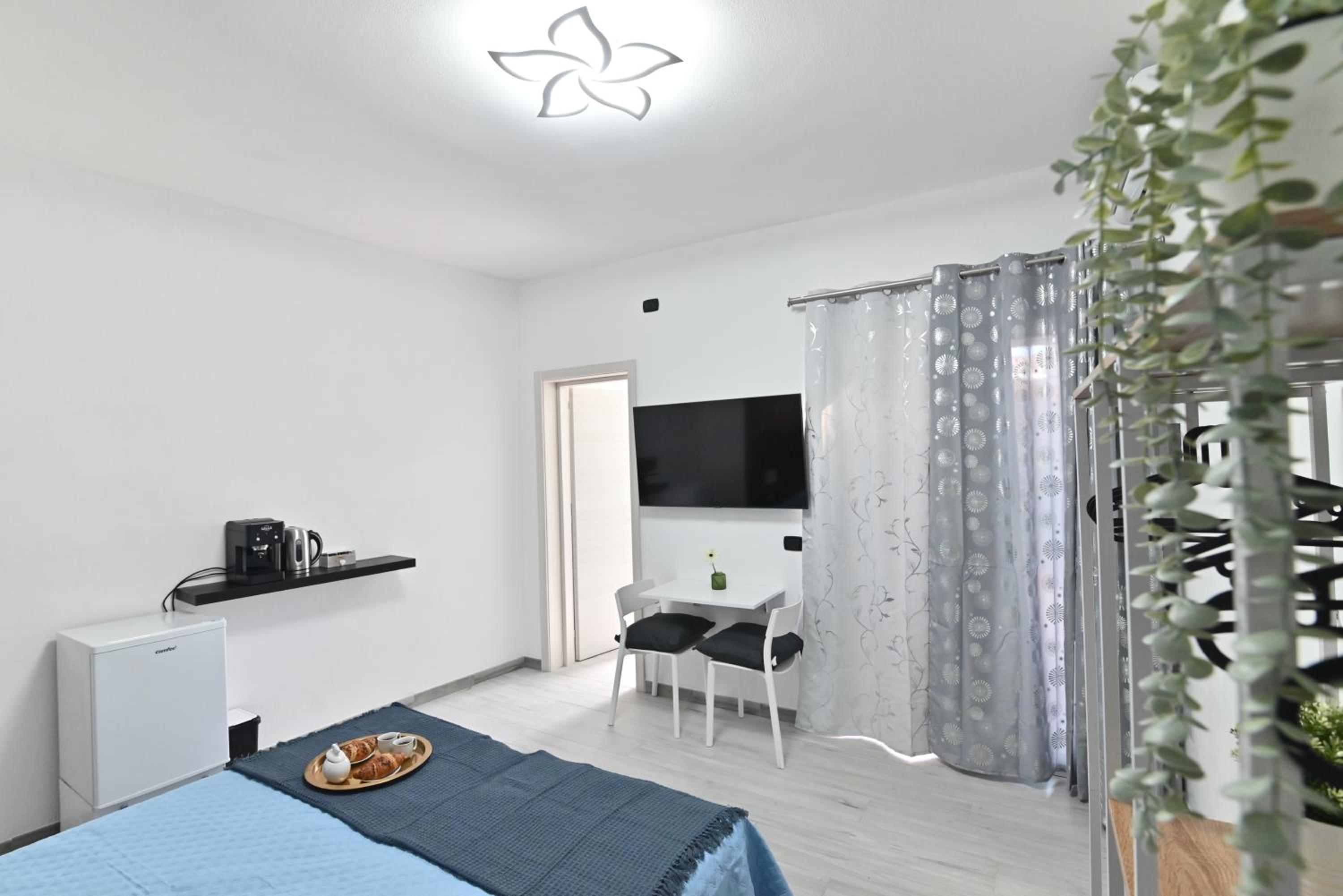 IzzHome Cozy Room photo 5
