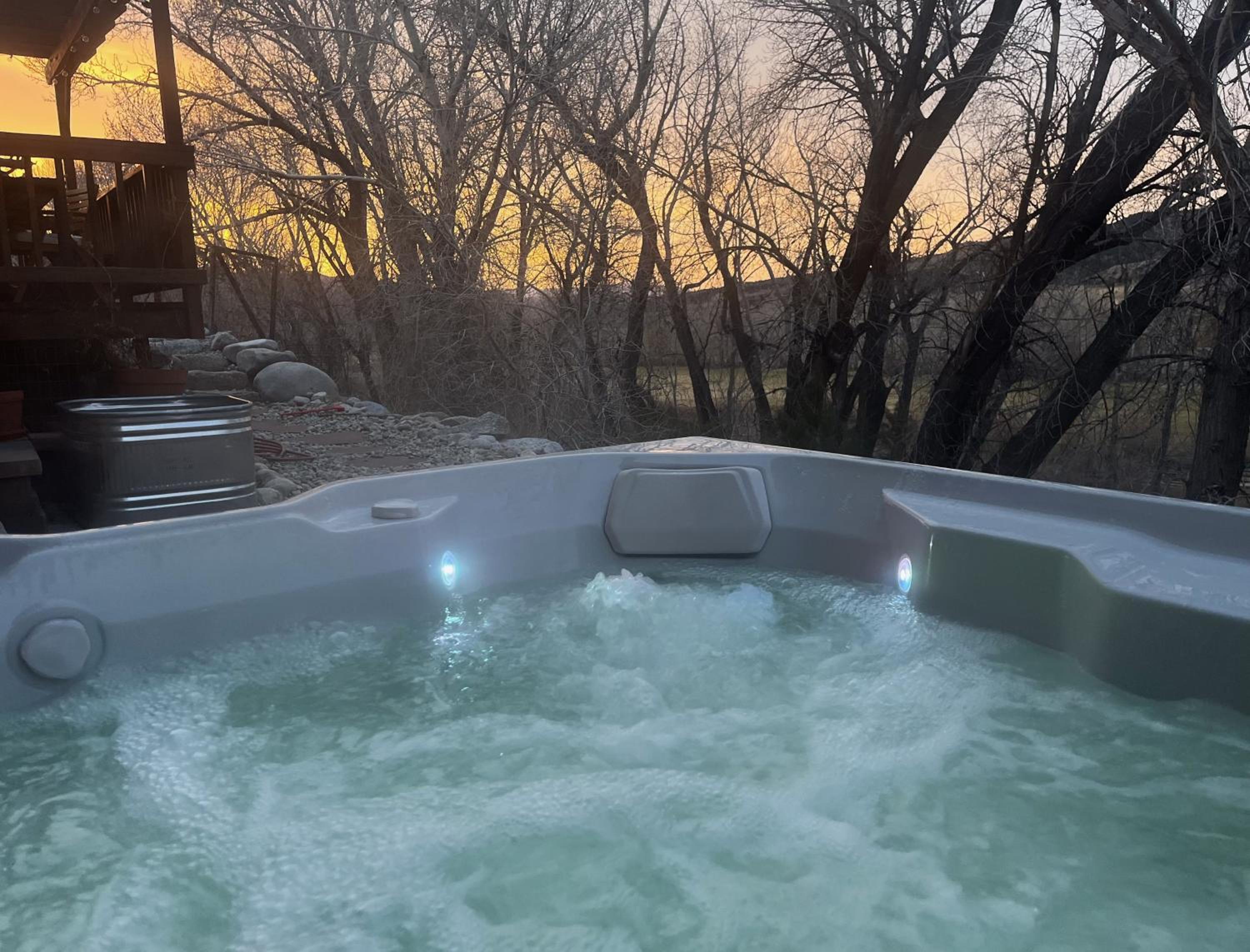 Casa Salida! 1 mile from dwntwn, private hot tub view 2