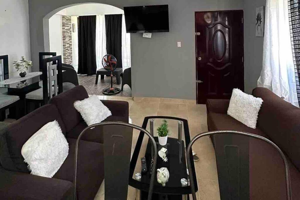 Casa Linda - 10 mins from Beach & Lagoon with AC & Free Parking view 4