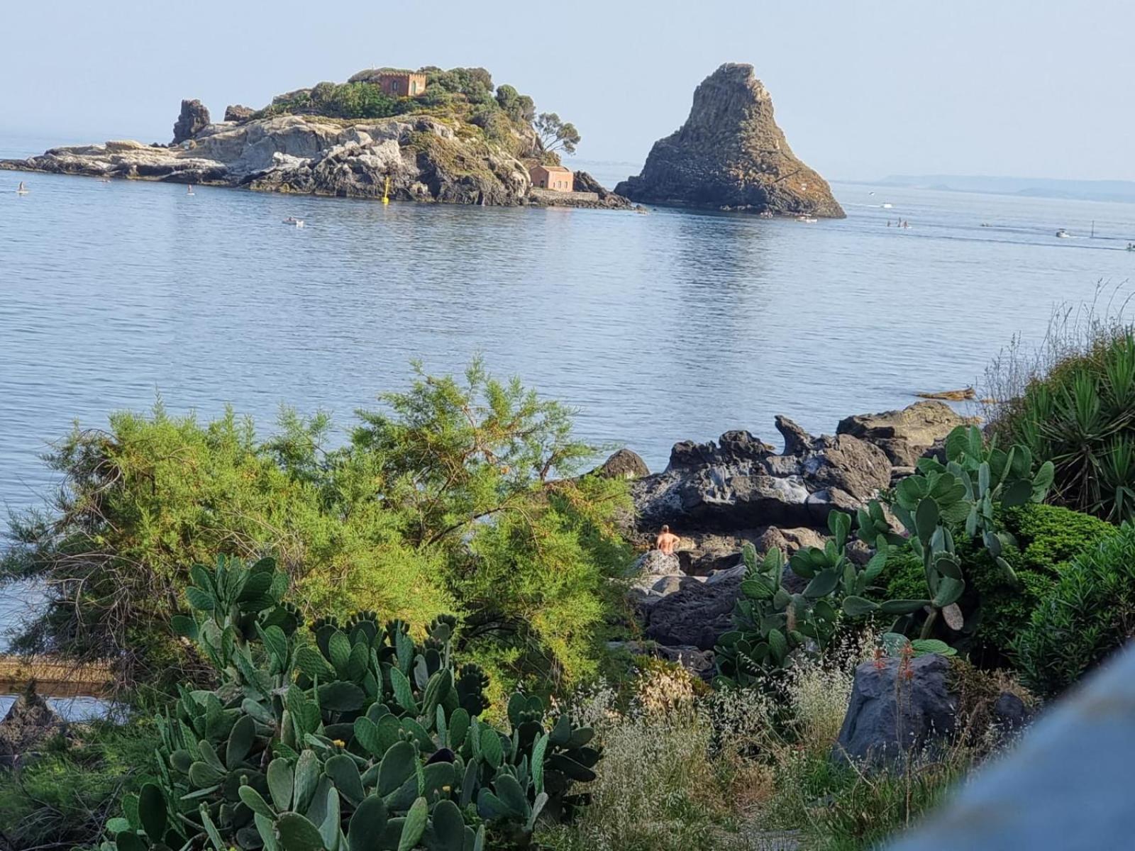 APPARTAMENTO FRONTE MARE ACi TREZZA photo 4