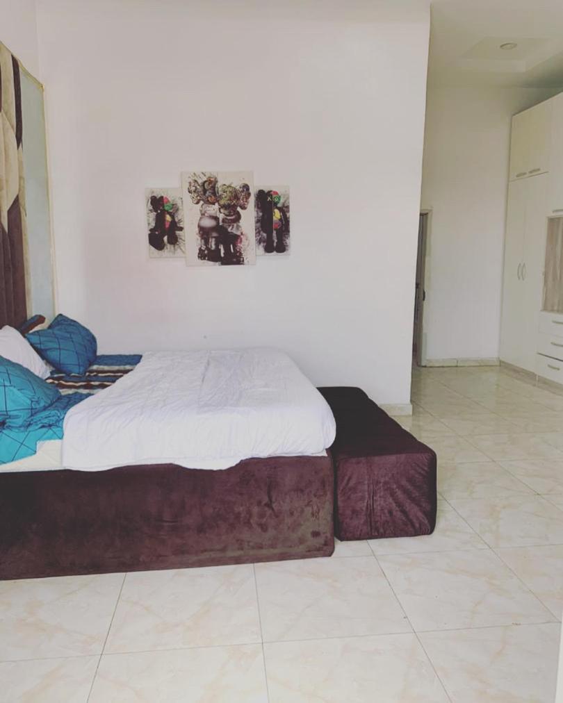 Jilles apartments -4bedroomduplex24hrlight&security