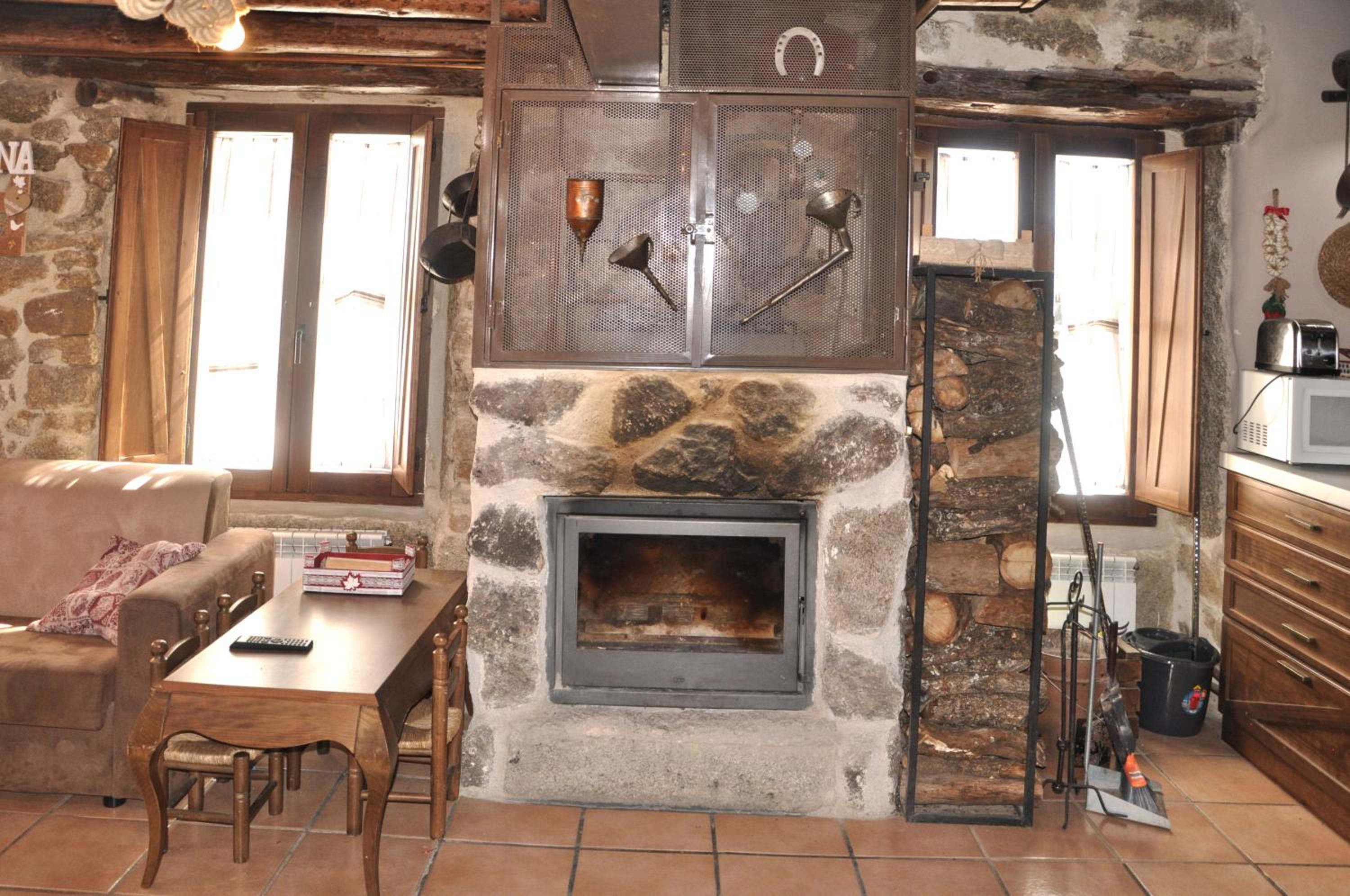 La Cantina casas rurales paredes view 4