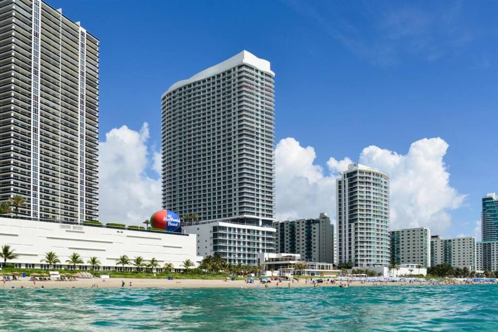 Stunning Beachfront Condo with Ocean View - Image 1