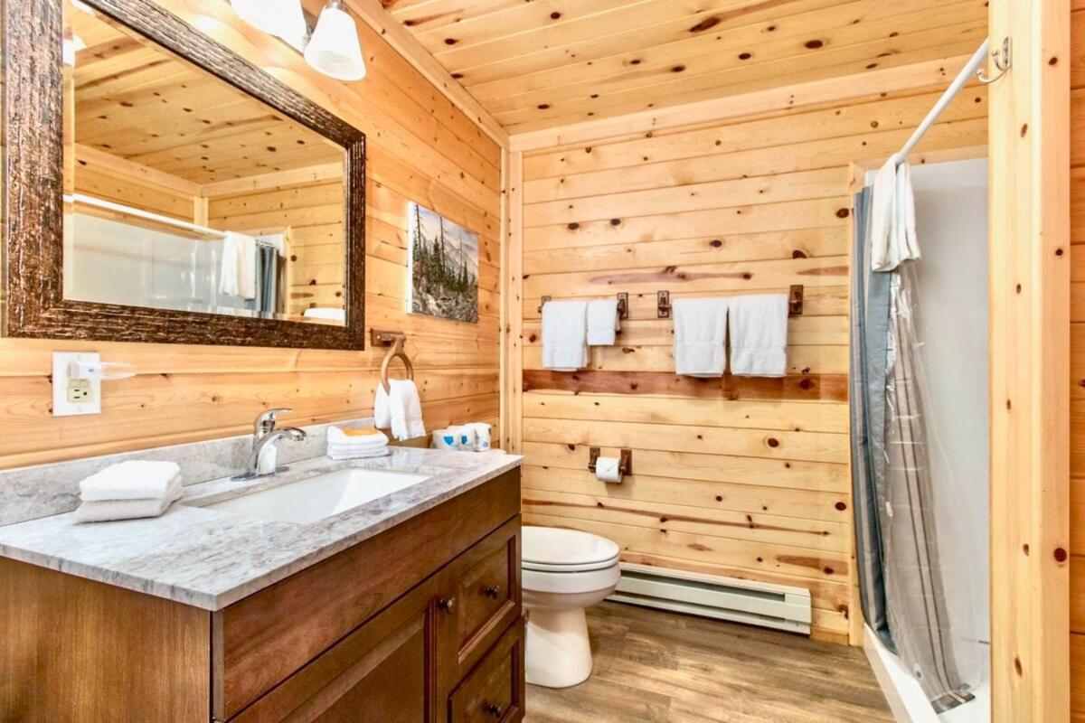 Lovely Log Cabin With Fire Pit!