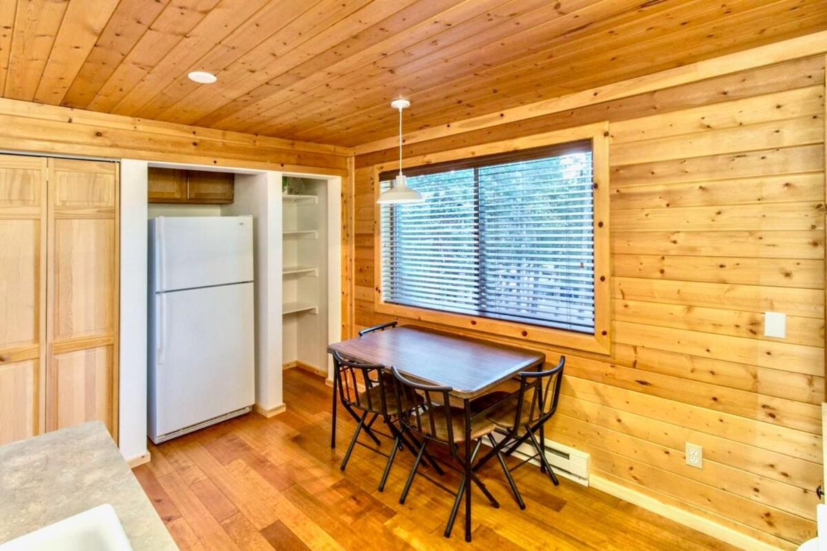 Lovely Log Cabin With Fire Pit!