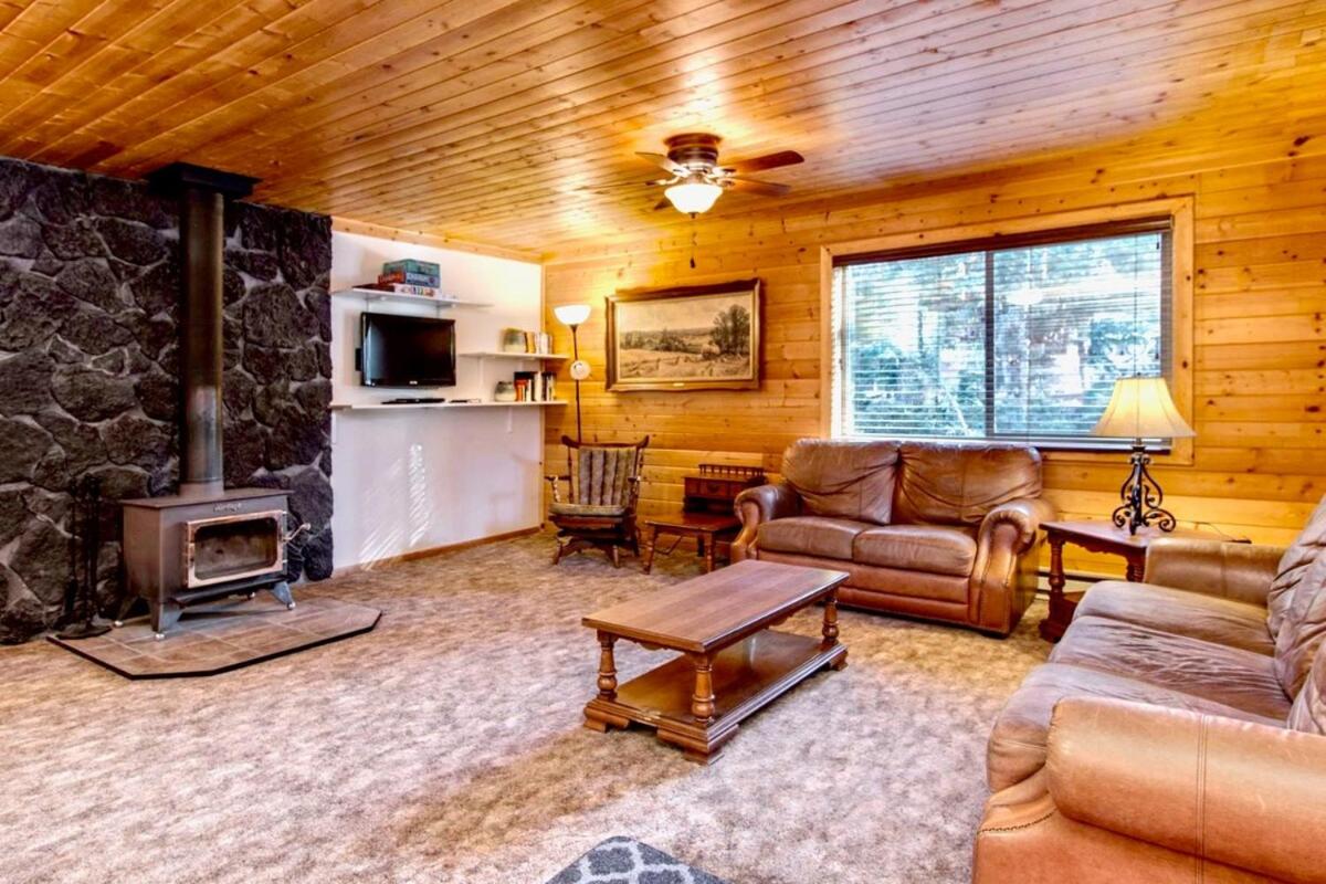 Lovely Log Cabin With Fire Pit!