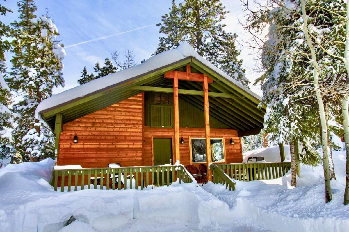 Lovely Log Cabin With Fire Pit!
