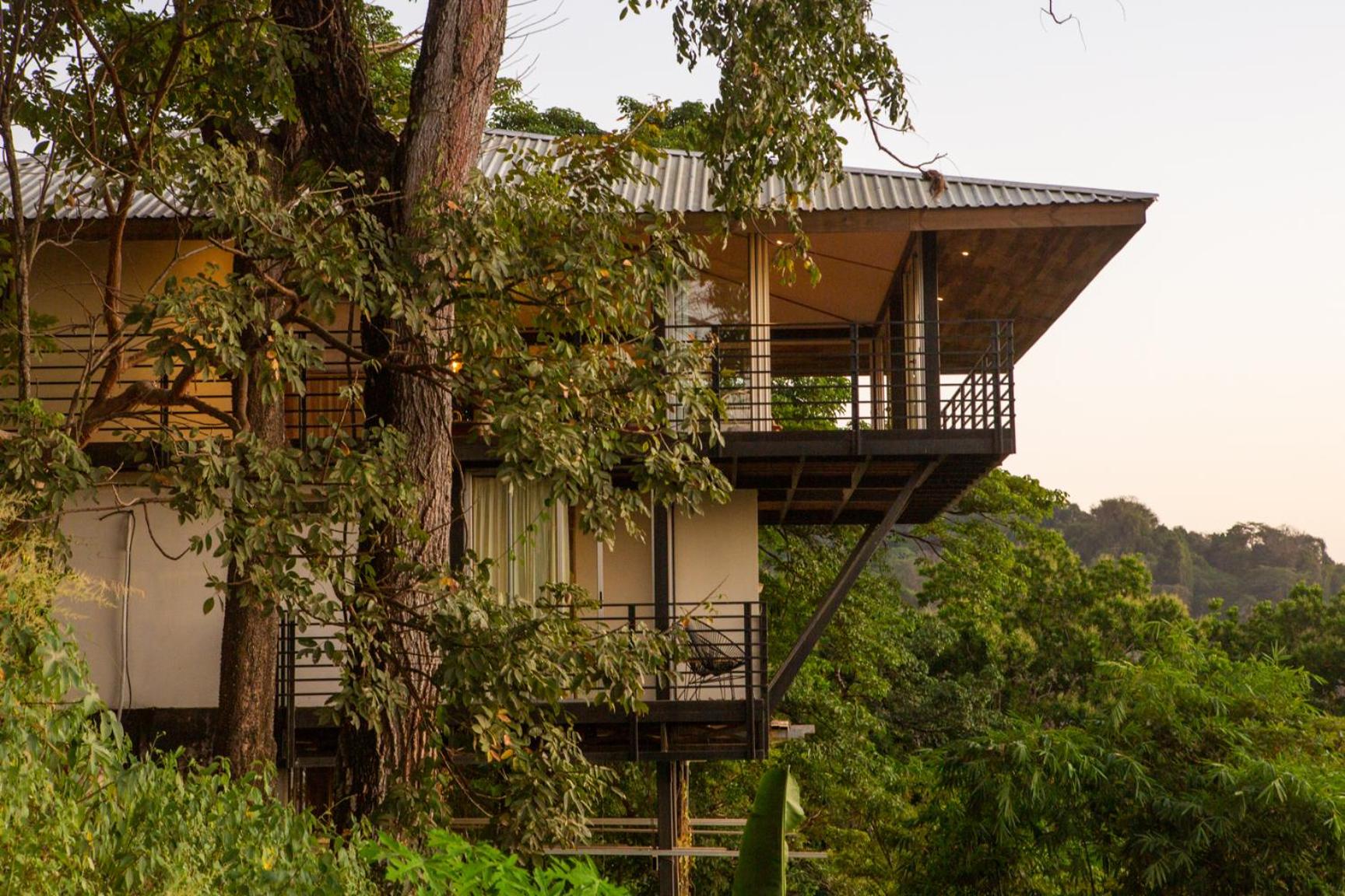 Ocean View Modern Jungle Vacation Home - Walking Distance to Playa Mal Pais