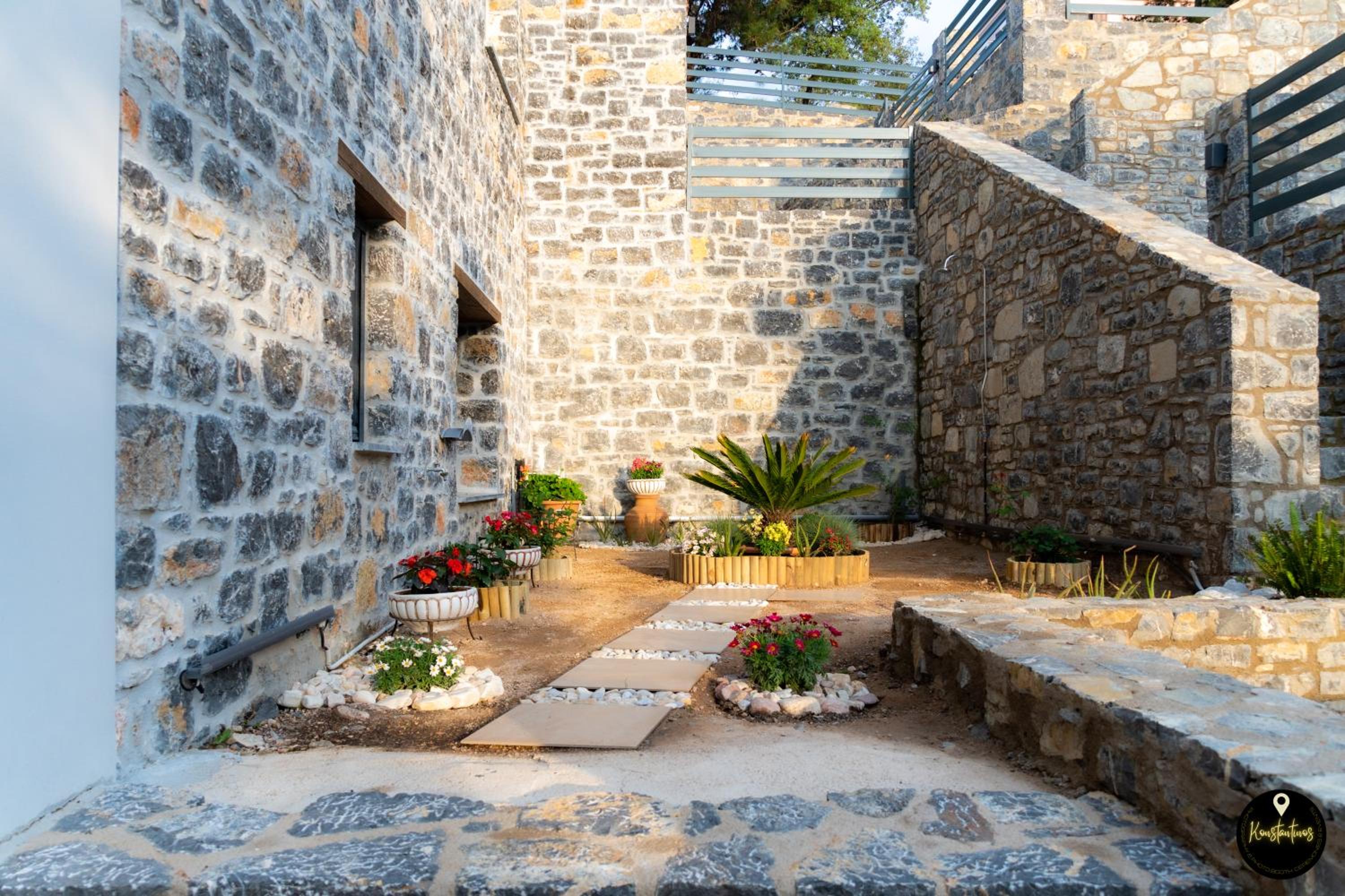 Pinolia Rooms