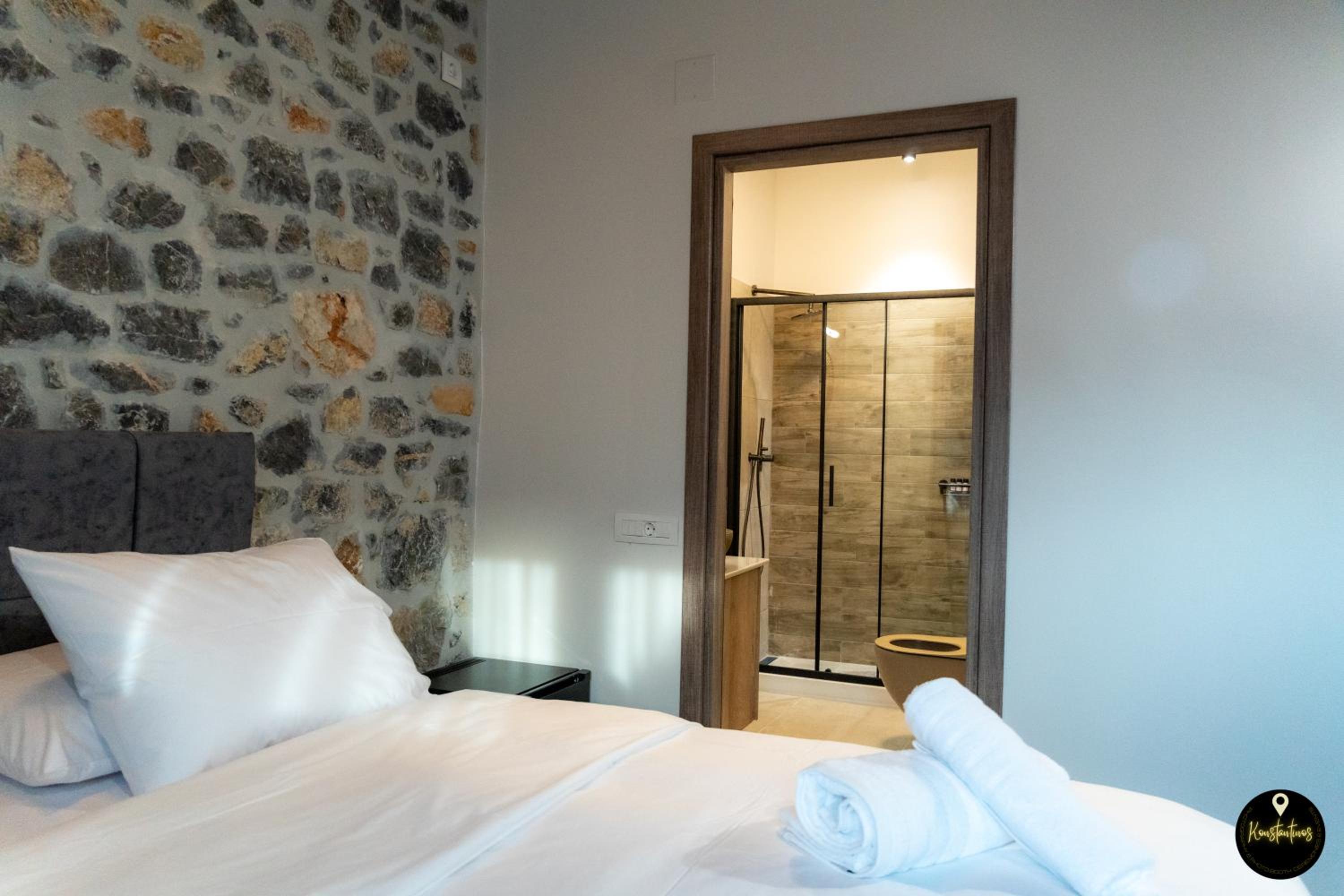 Pinolia Rooms