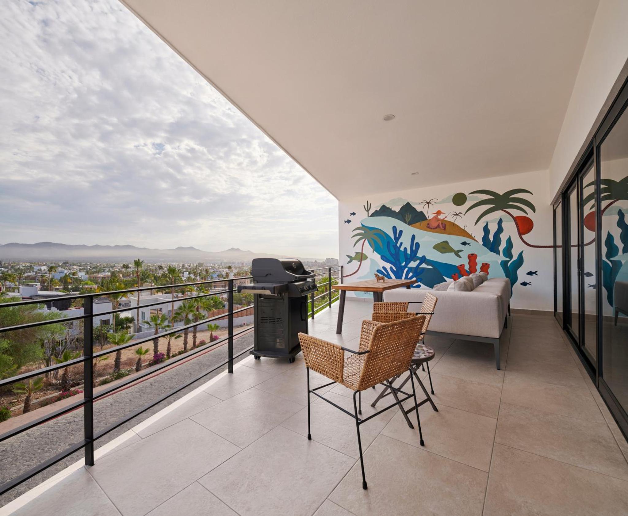 Stunning New Walk to Downtown & Marina view 2