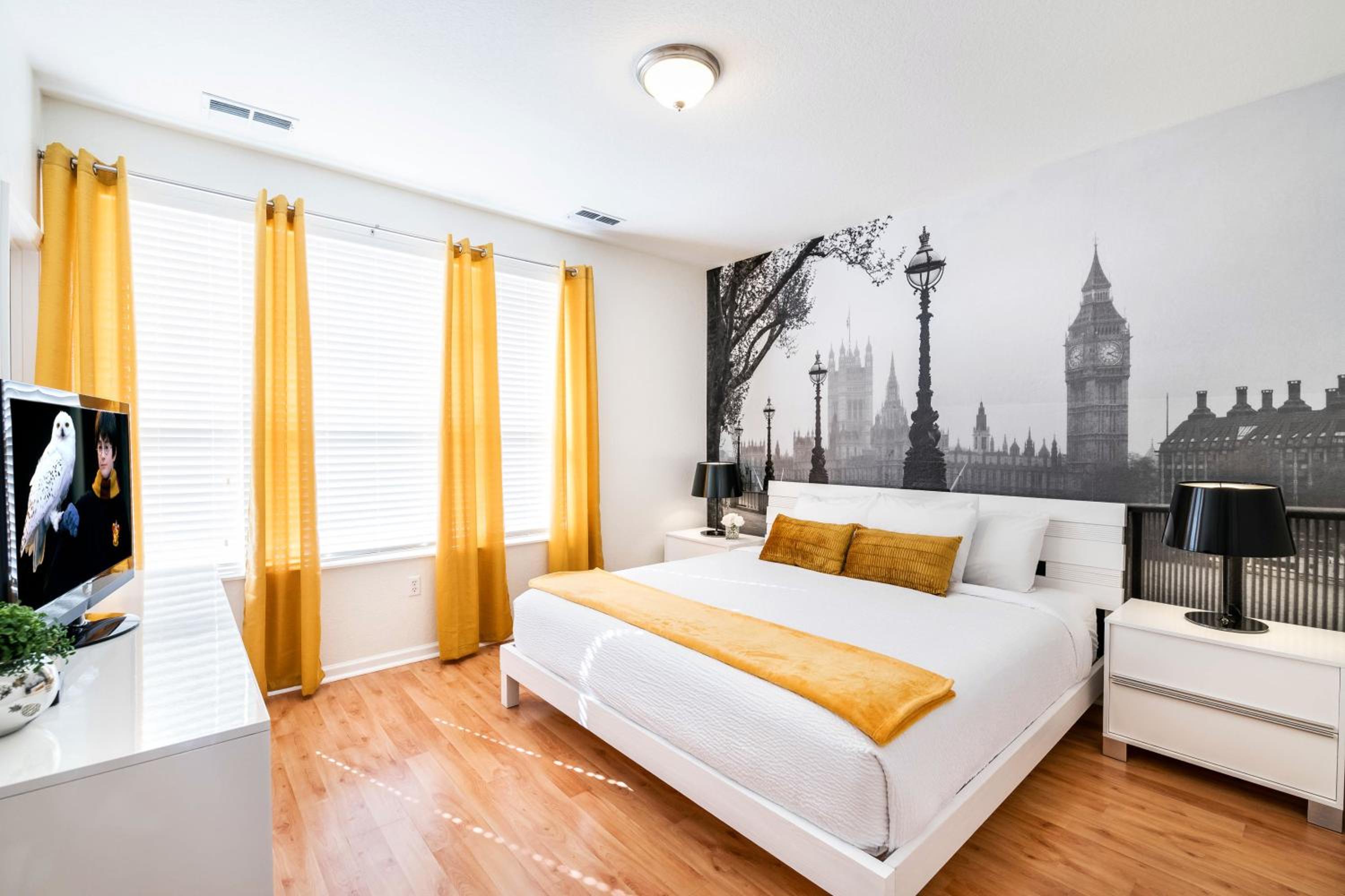 Beautiful Newly Updated Townhome Sleeps 10