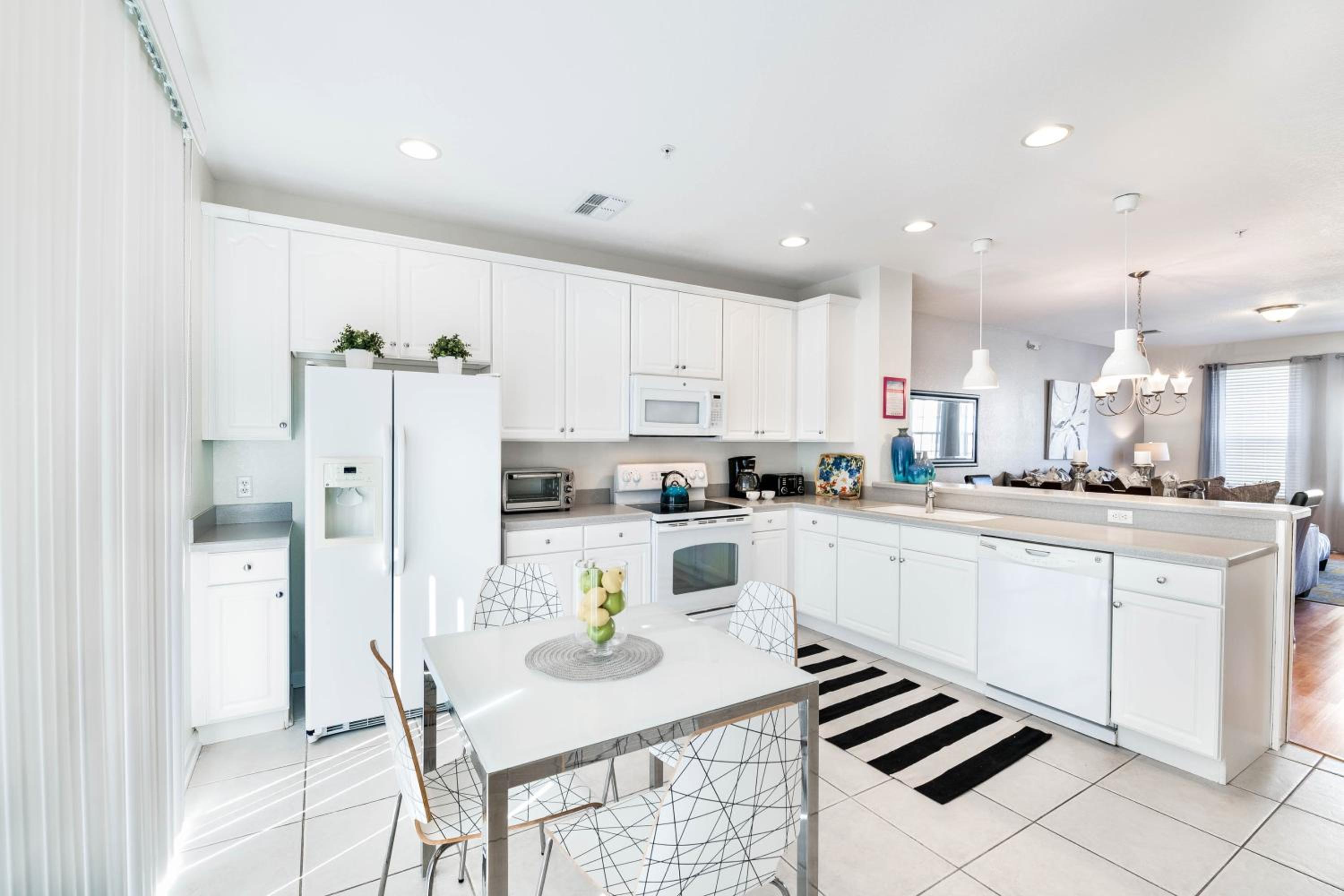 Beautiful Newly Updated Townhome Sleeps 10