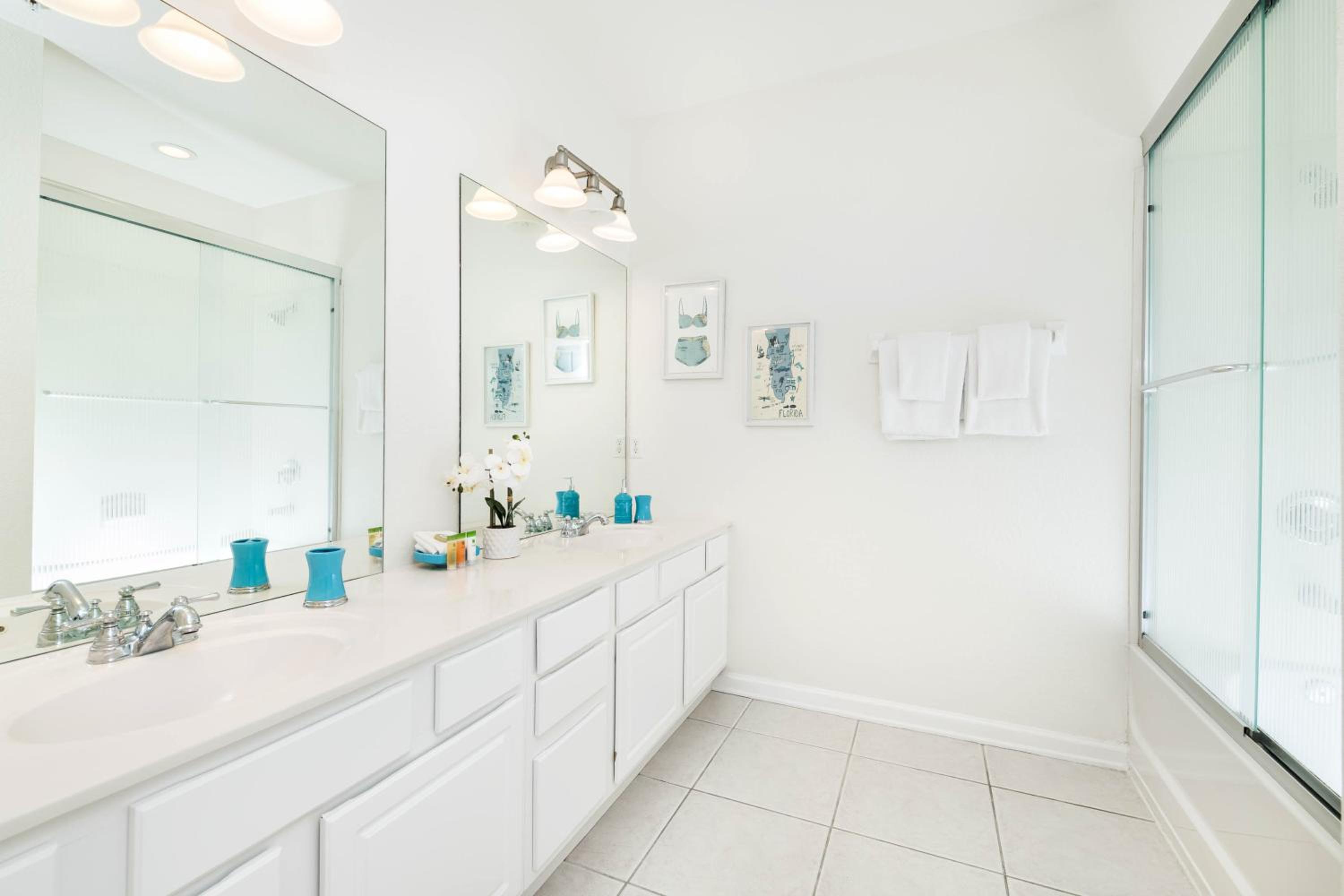 Beautiful Newly Updated Townhome Sleeps 10