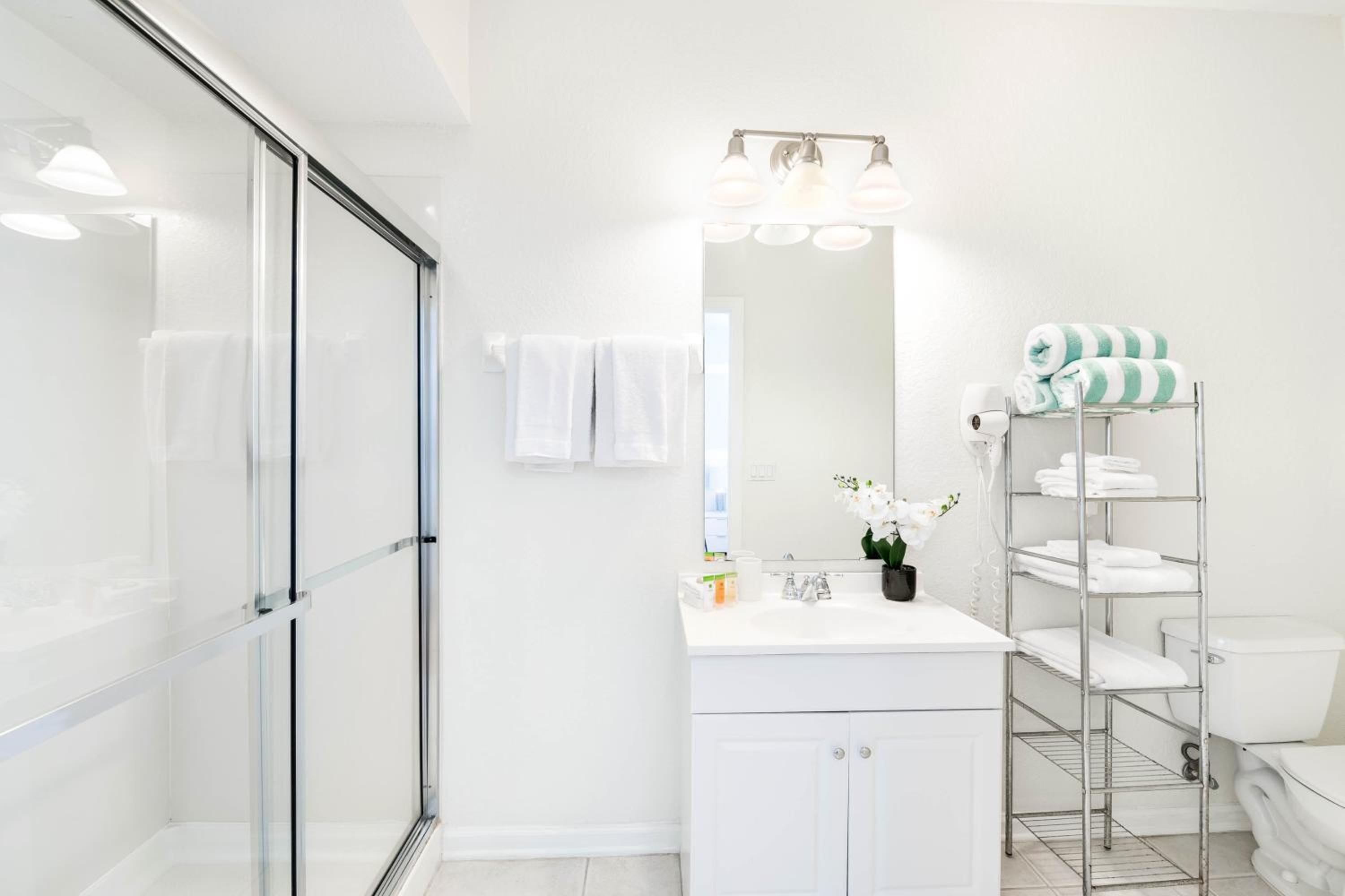 Beautiful Newly Updated Townhome Sleeps 10