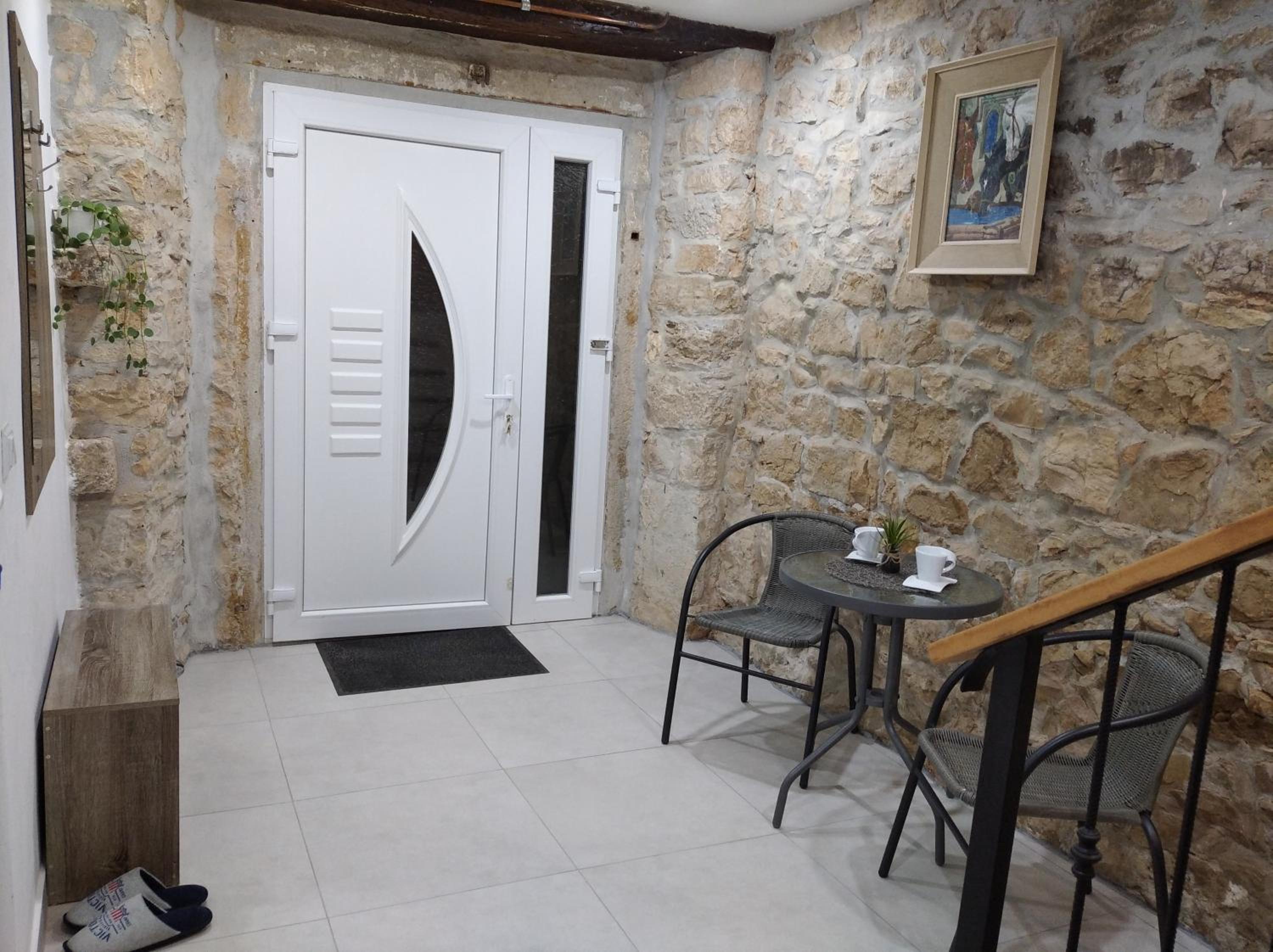 Apartman Lari