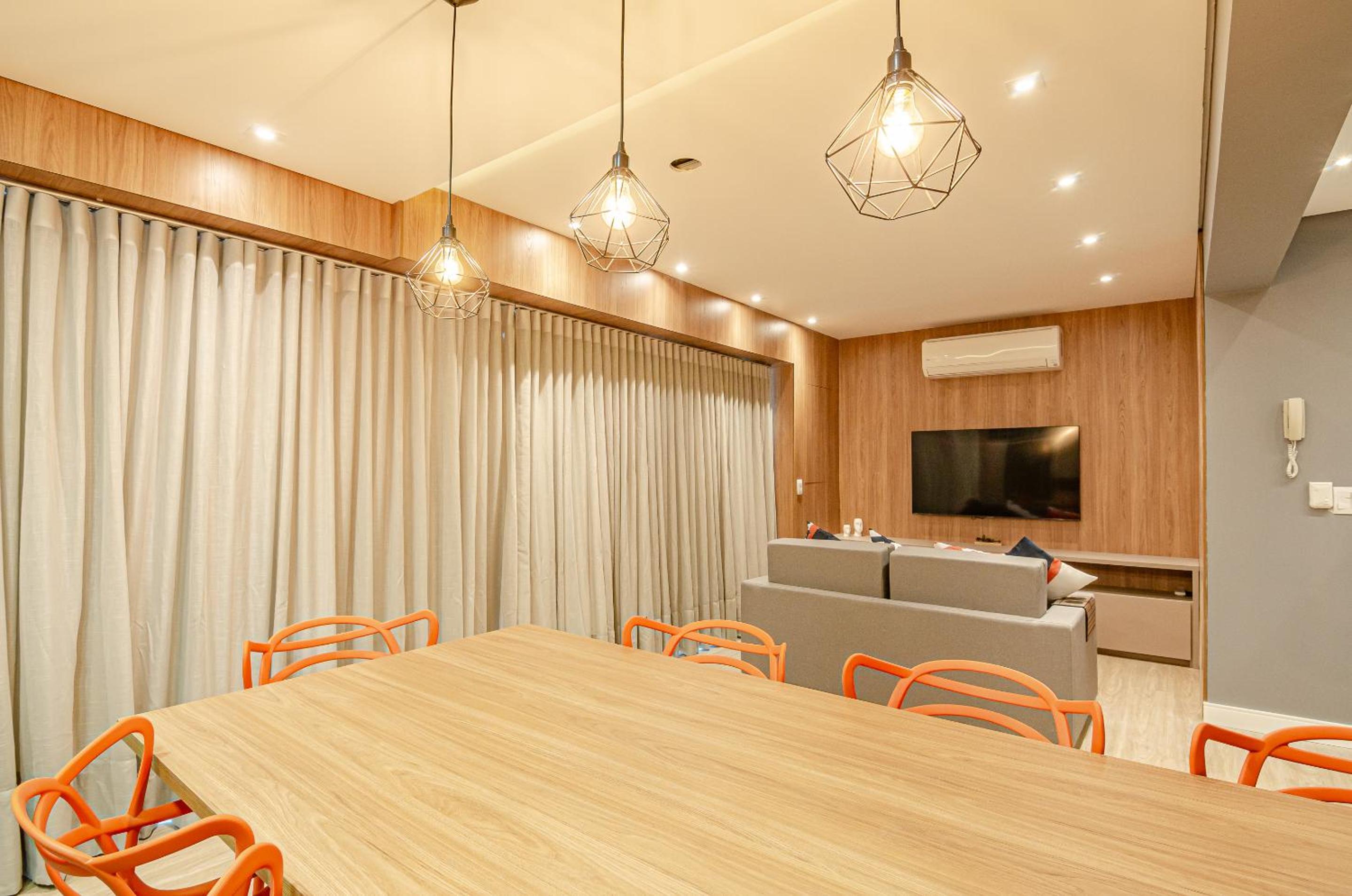 Duplex Incrível, 2 Quartos, varanda, 2 vagas Batel by UROOMS