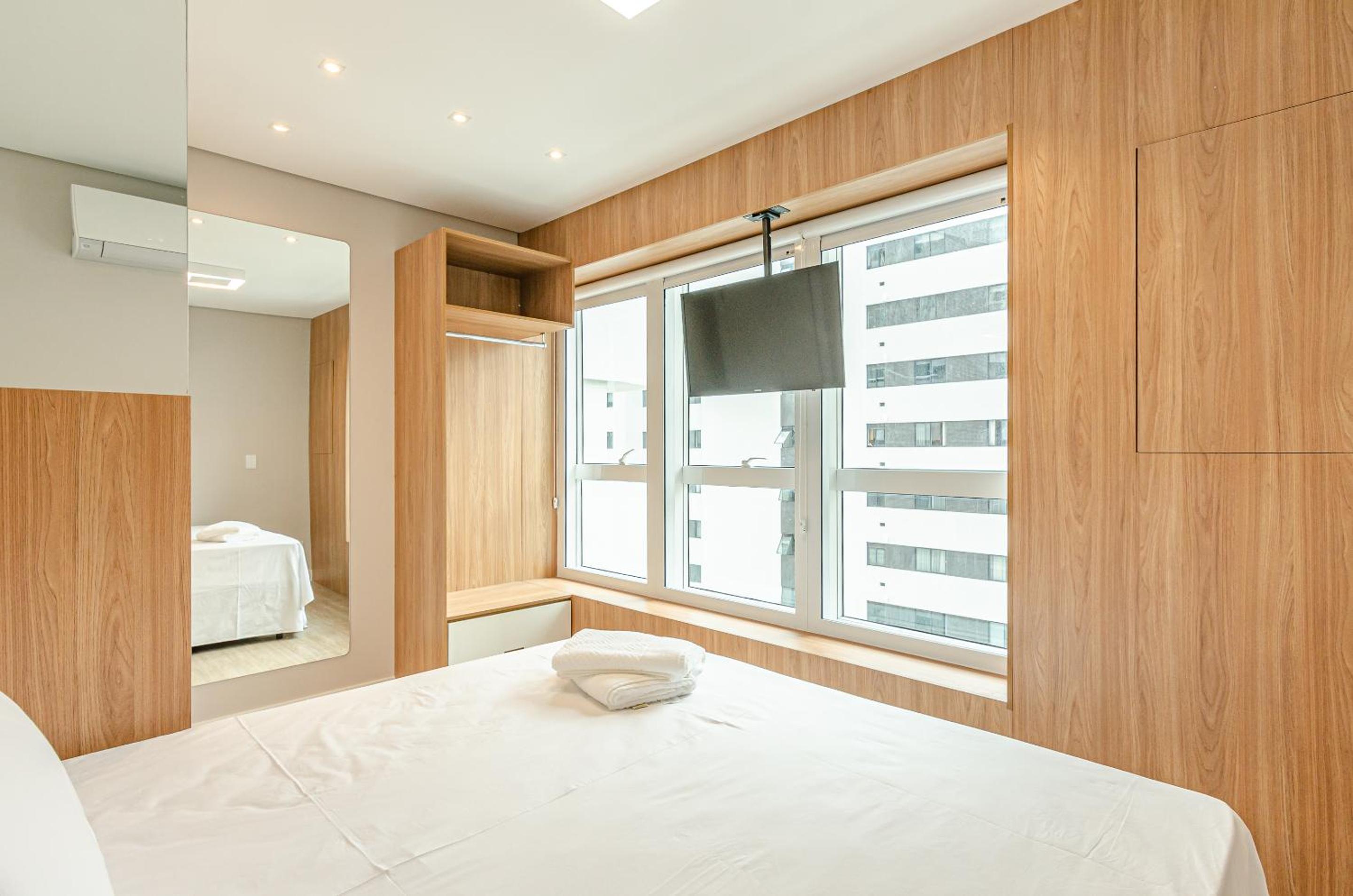 Duplex Incrível, 2 Quartos, varanda, 2 vagas Batel by UROOMS