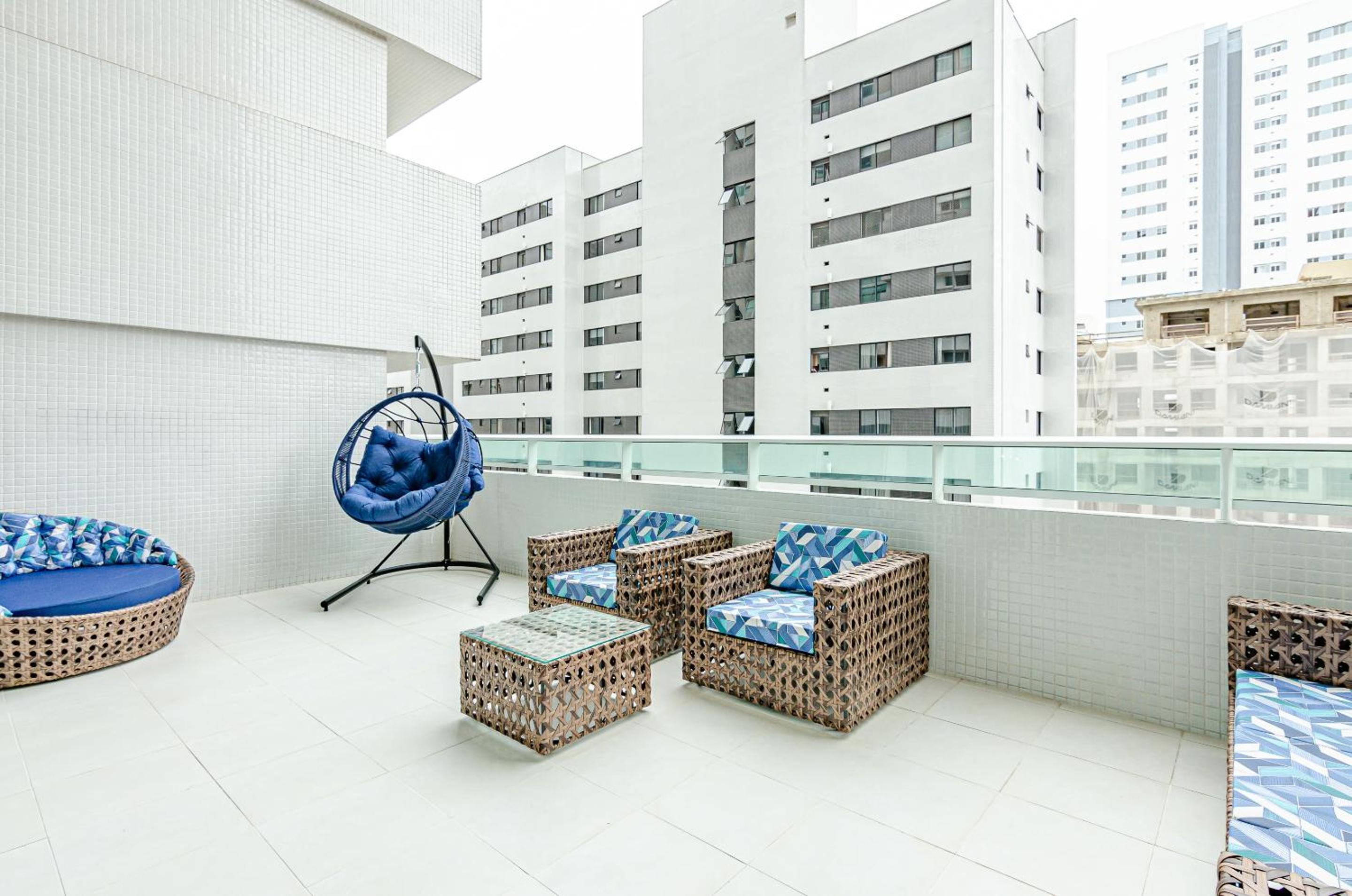 Duplex Incrível, 2 Quartos, varanda, 2 vagas Batel by UROOMS