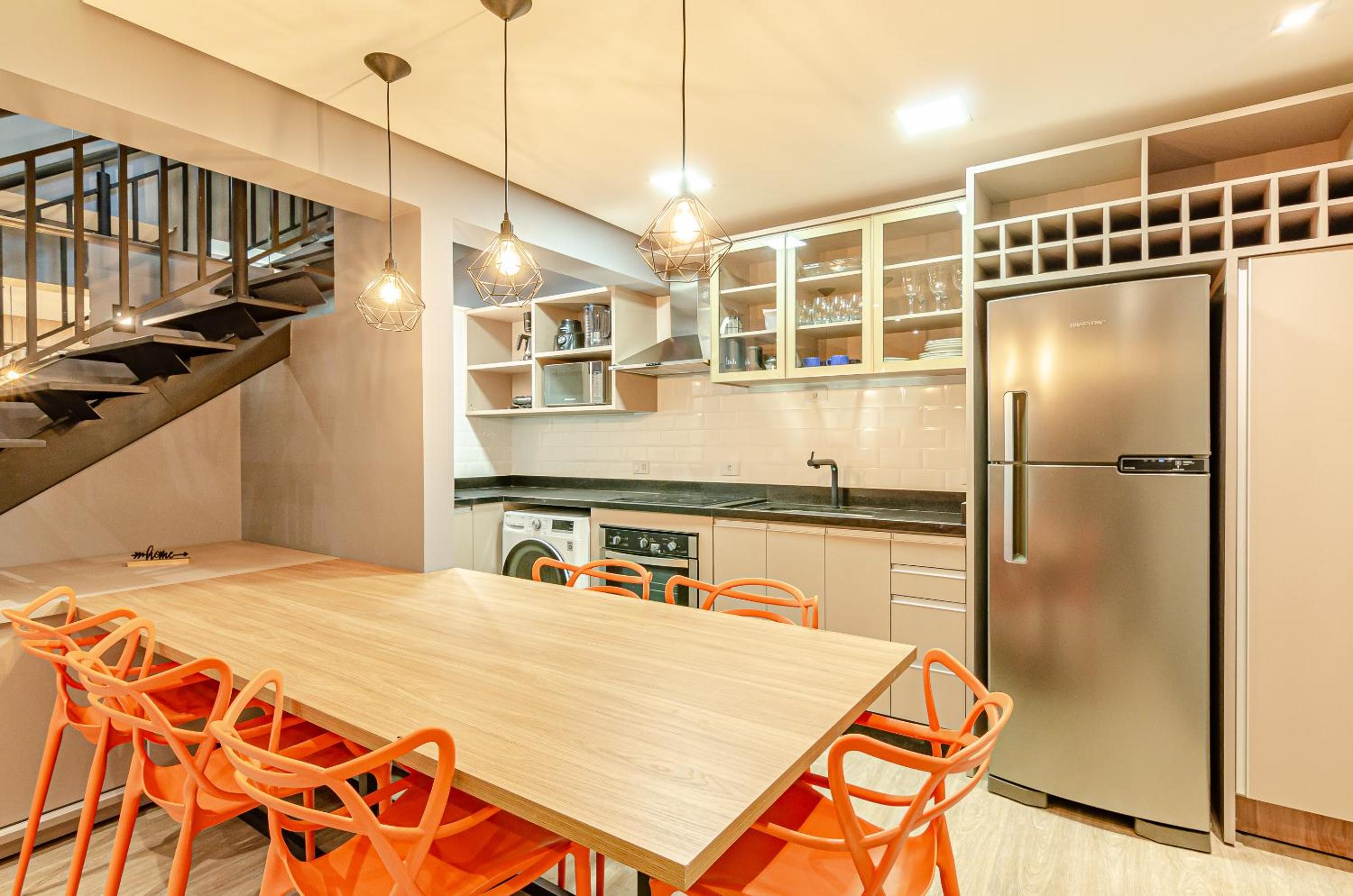 Duplex Incrível, 2 Quartos, varanda, 2 vagas Batel by UROOMS