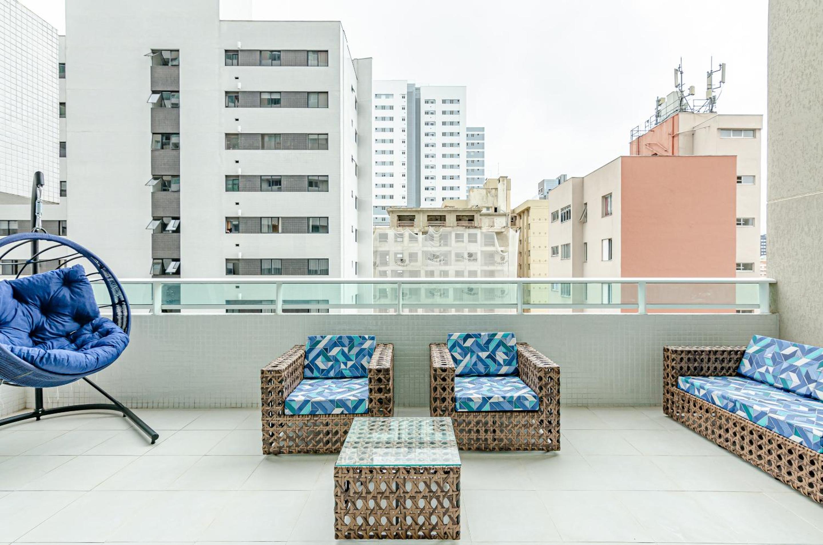 Duplex Incrível, 2 Quartos, varanda, 2 vagas Batel by UROOMS