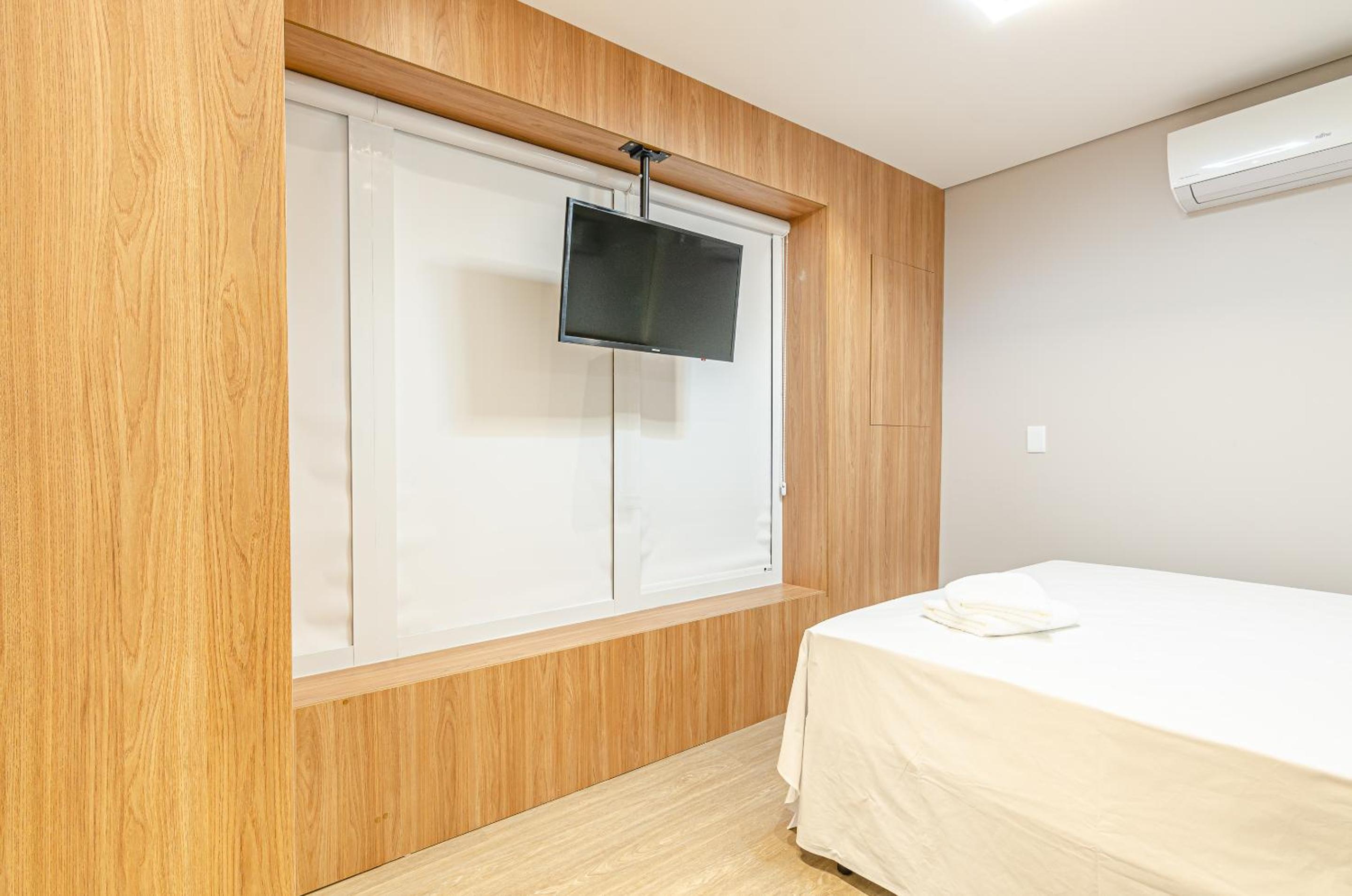Duplex Incrível, 2 Quartos, varanda, 2 vagas Batel by UROOMS